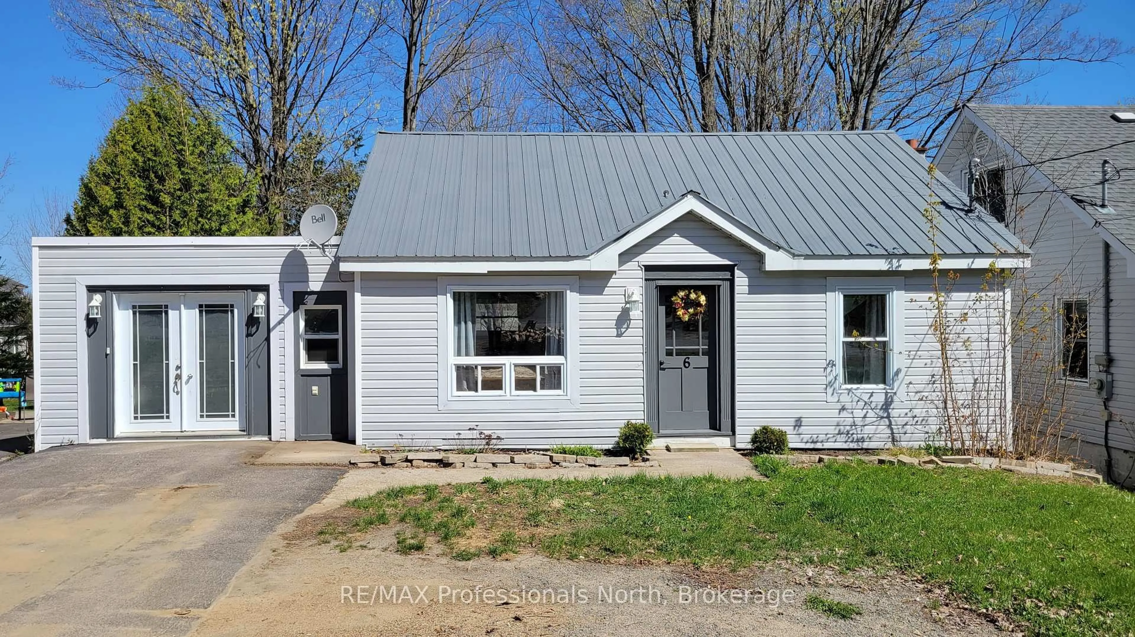 Home with vinyl exterior material, street for 6 Rogers Rd, Huntsville Ontario P1H 1T1