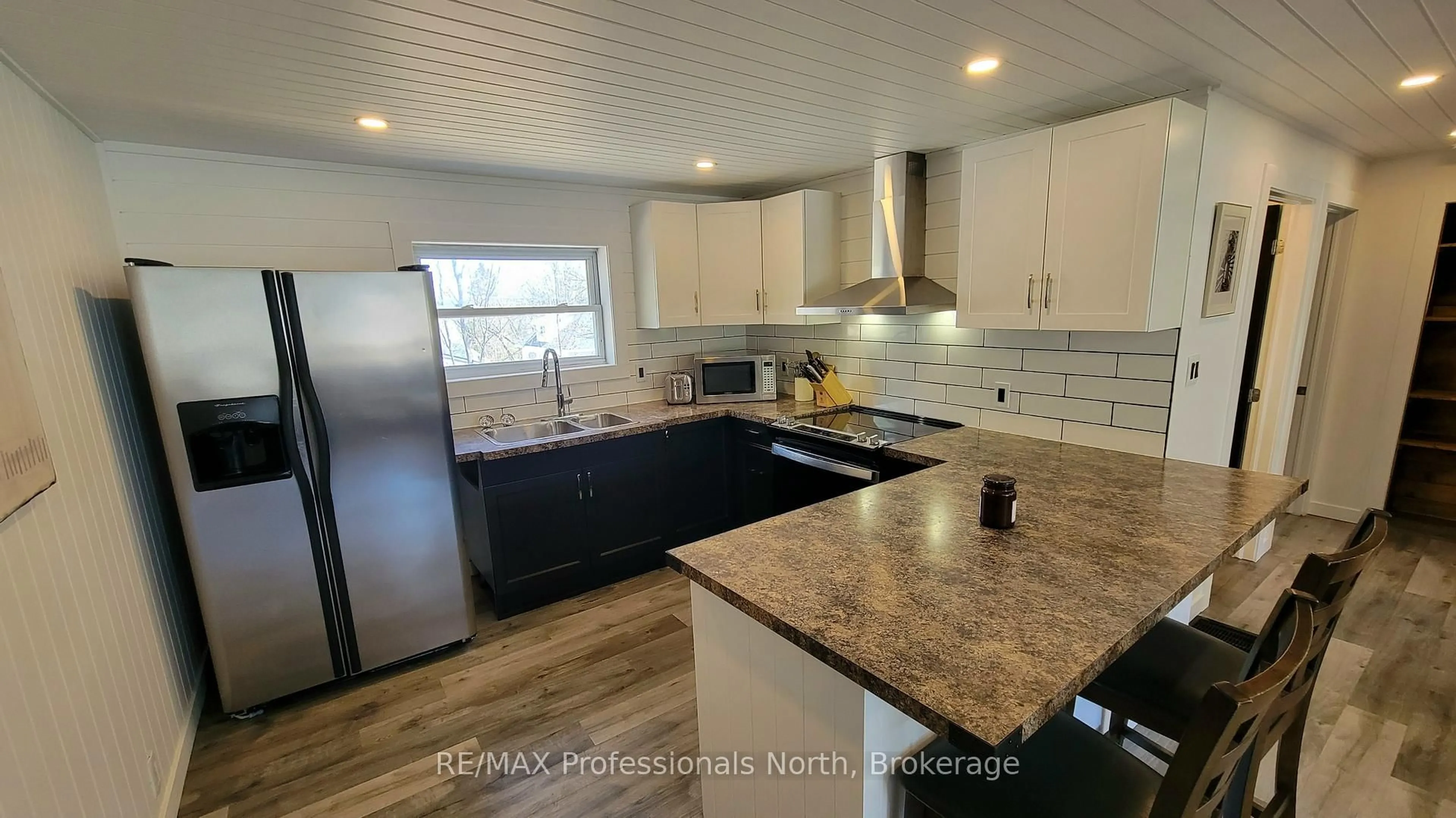 Open concept kitchen, unknown for 6 Rogers Rd, Huntsville Ontario P1H 1T1