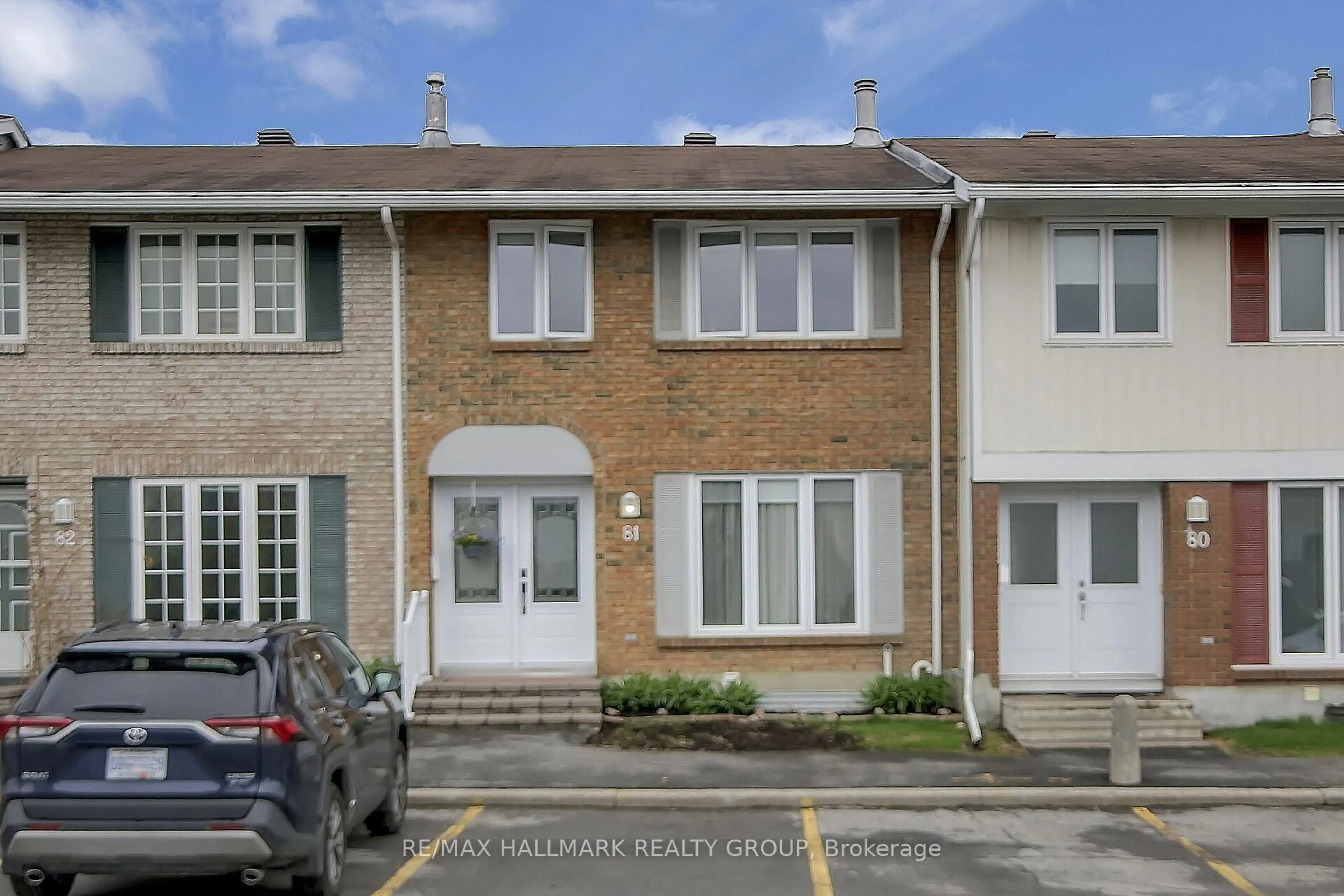 Unknown for 2061 Jasmine Cres #81, Ottawa Ontario K1J 7W2