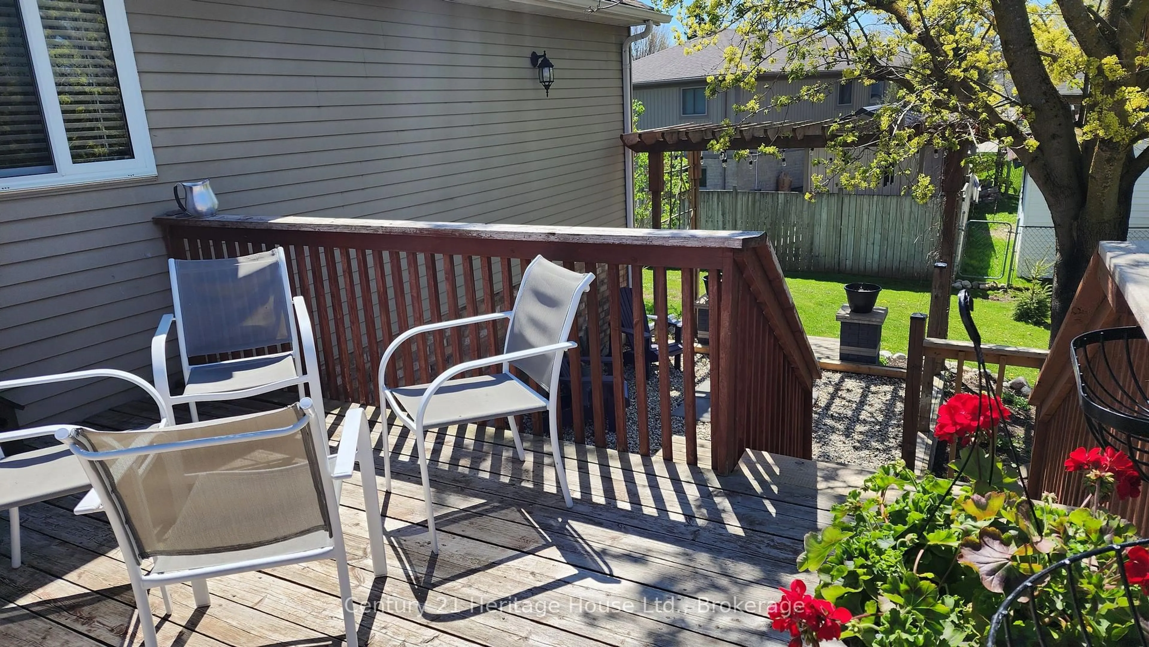 Patio, street for 786 PRINCESS St, Wellington North Ontario N0G 2L3