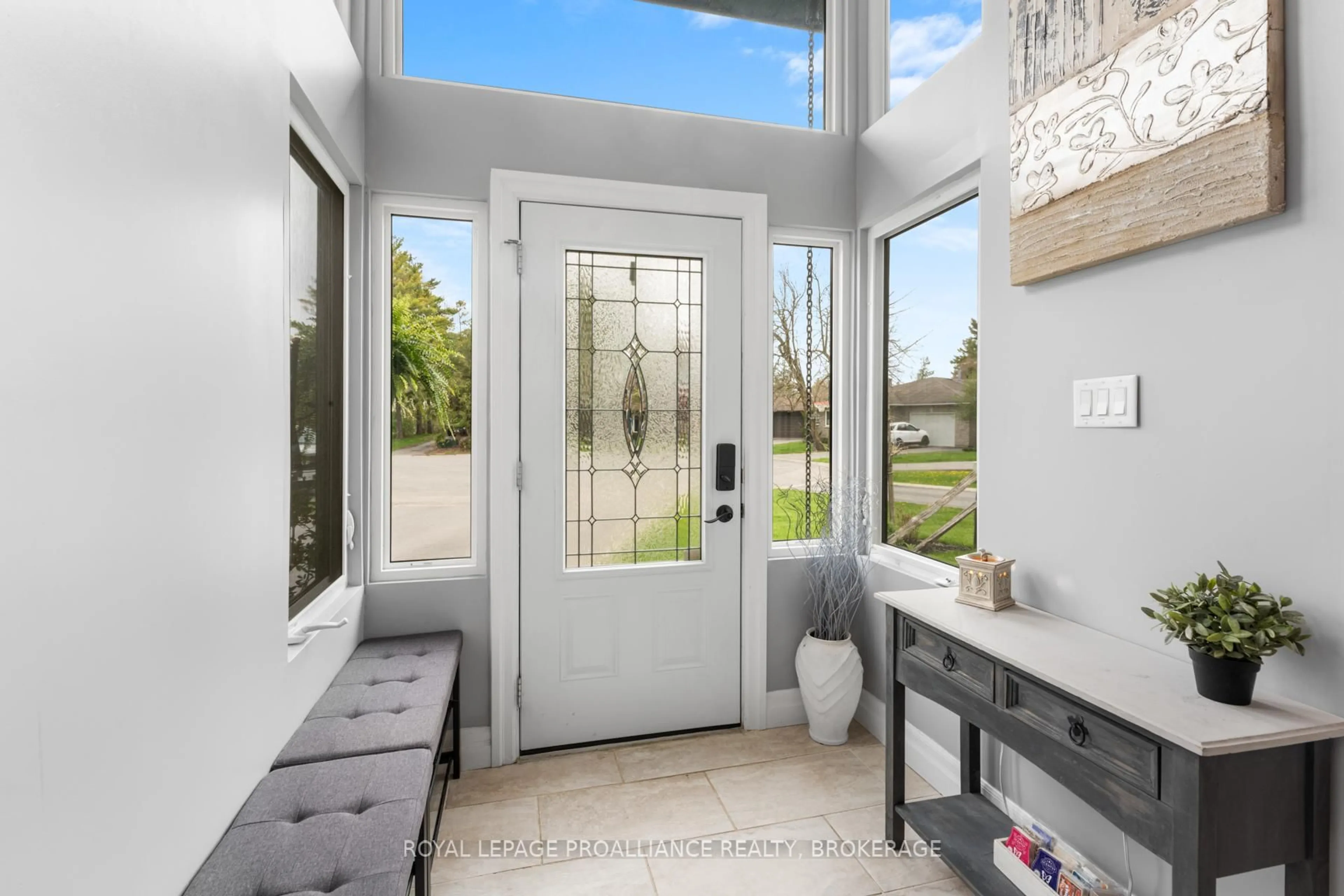 Indoor entryway for 992 Winford Pl, Kingston Ontario K7P 1J8