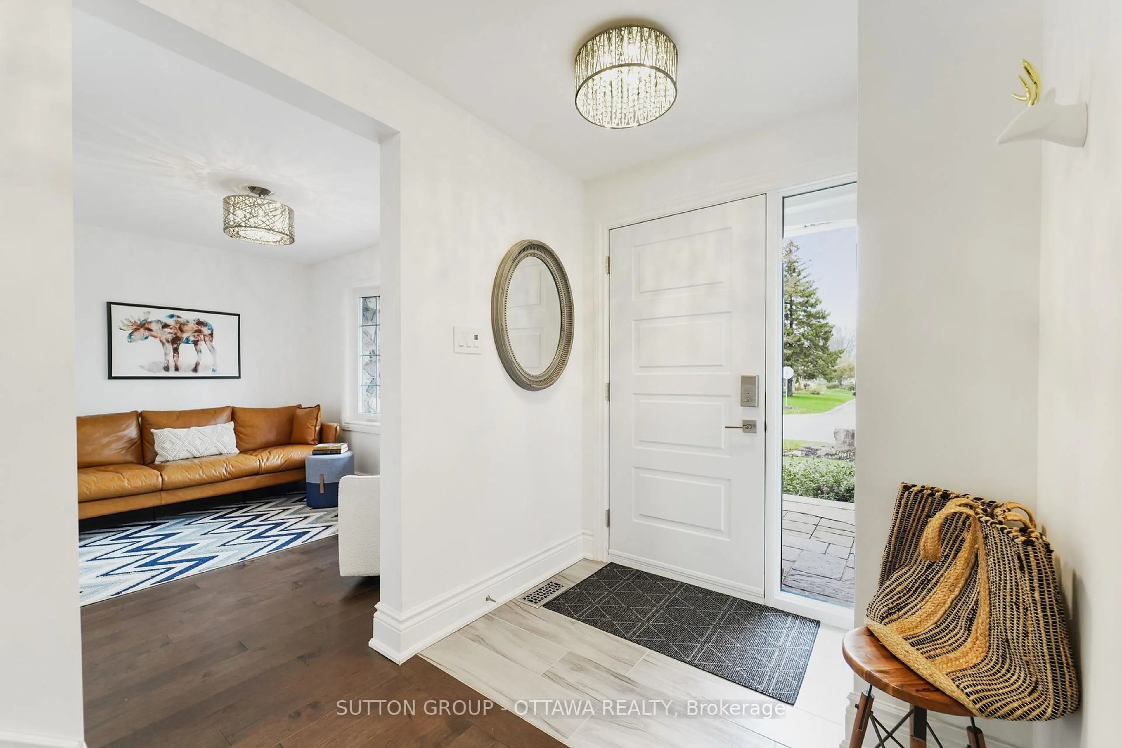 Indoor entryway for 40 St Remy Dr, Ottawa Ontario K2J 1A3
