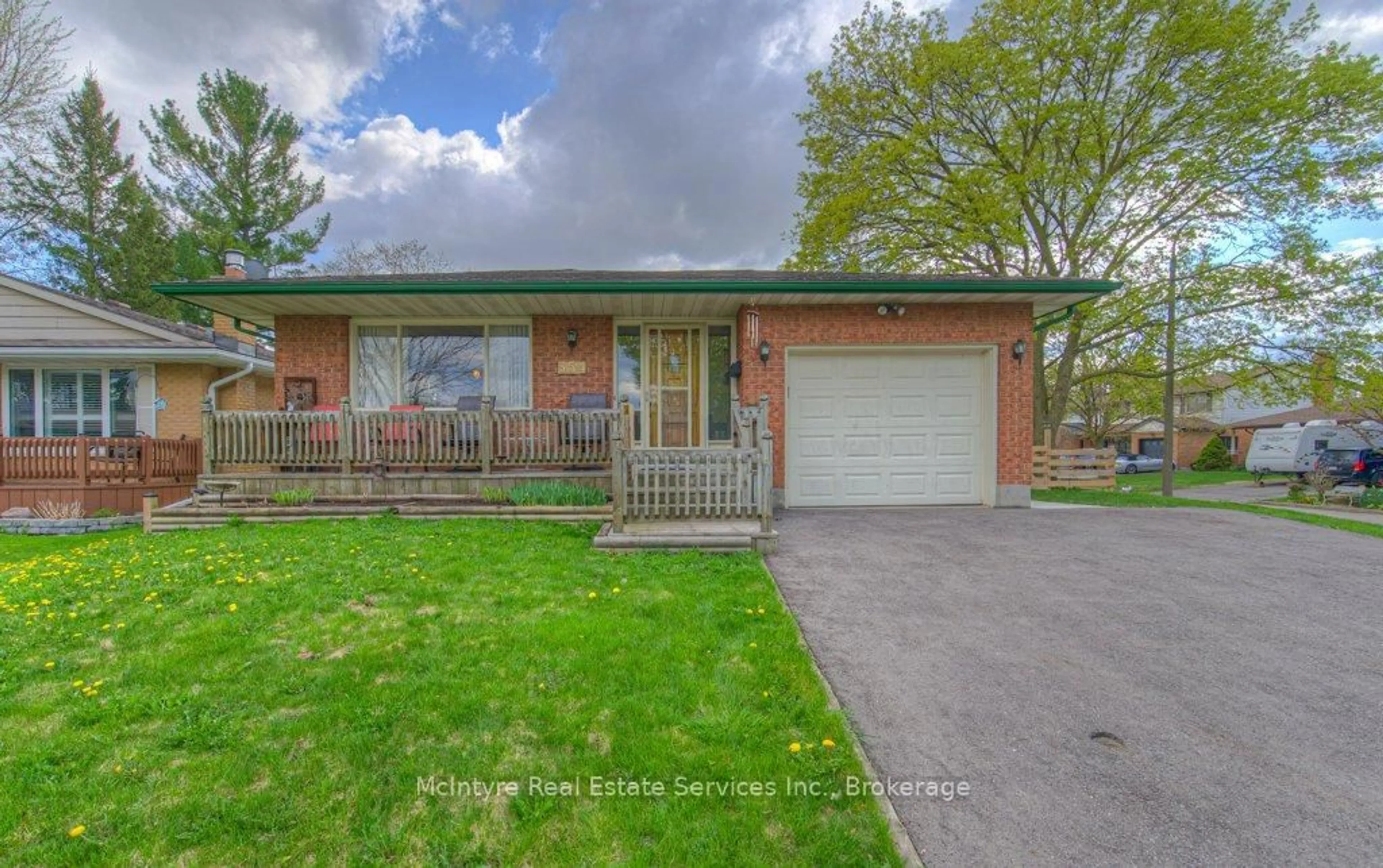 Home with brick exterior material, street for 354 Lee Circ, Waterloo Ontario N2K 2L9