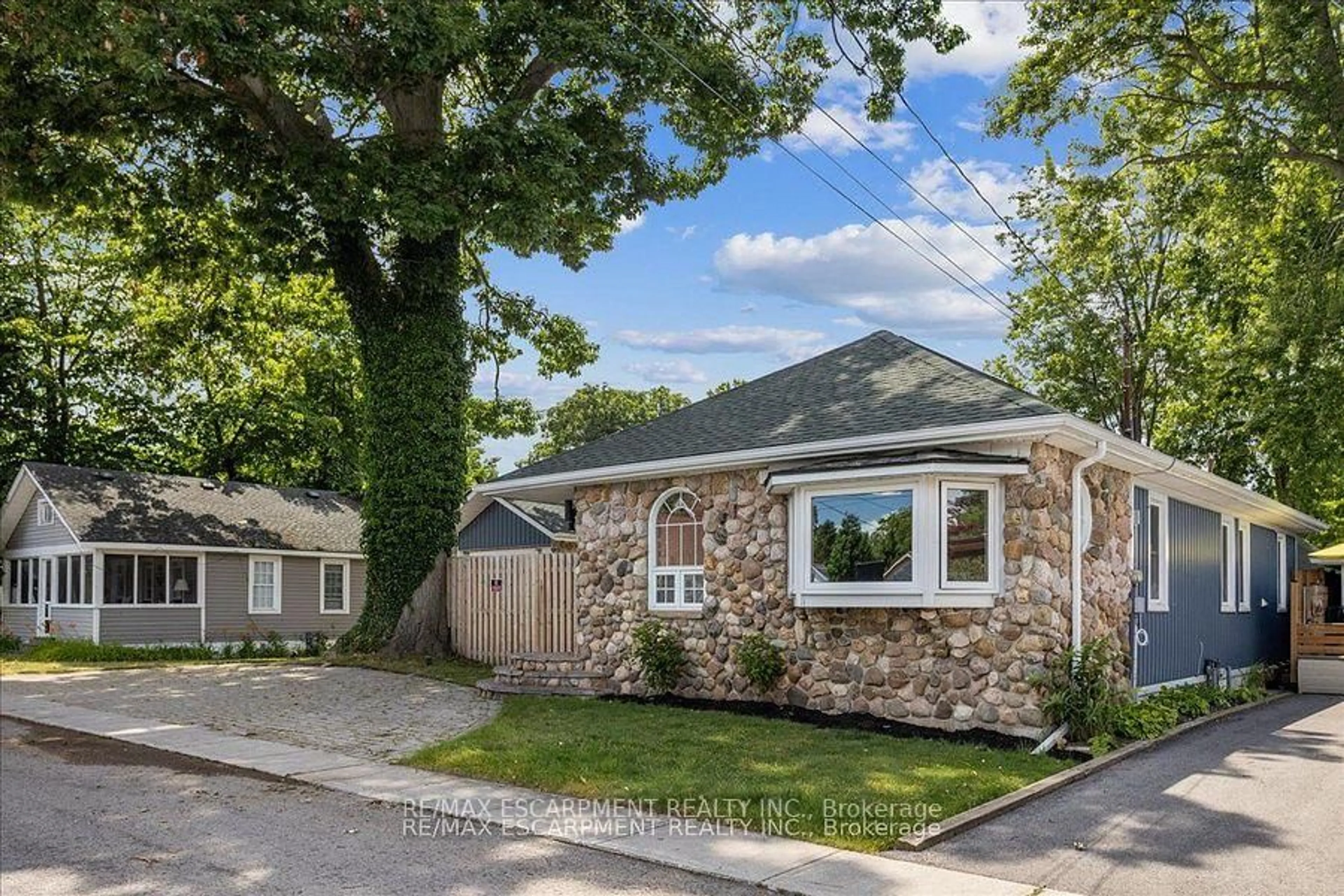 Home with brick exterior material, street for 381 Maplewood Ave, Fort Erie Ontario L0S 1B0