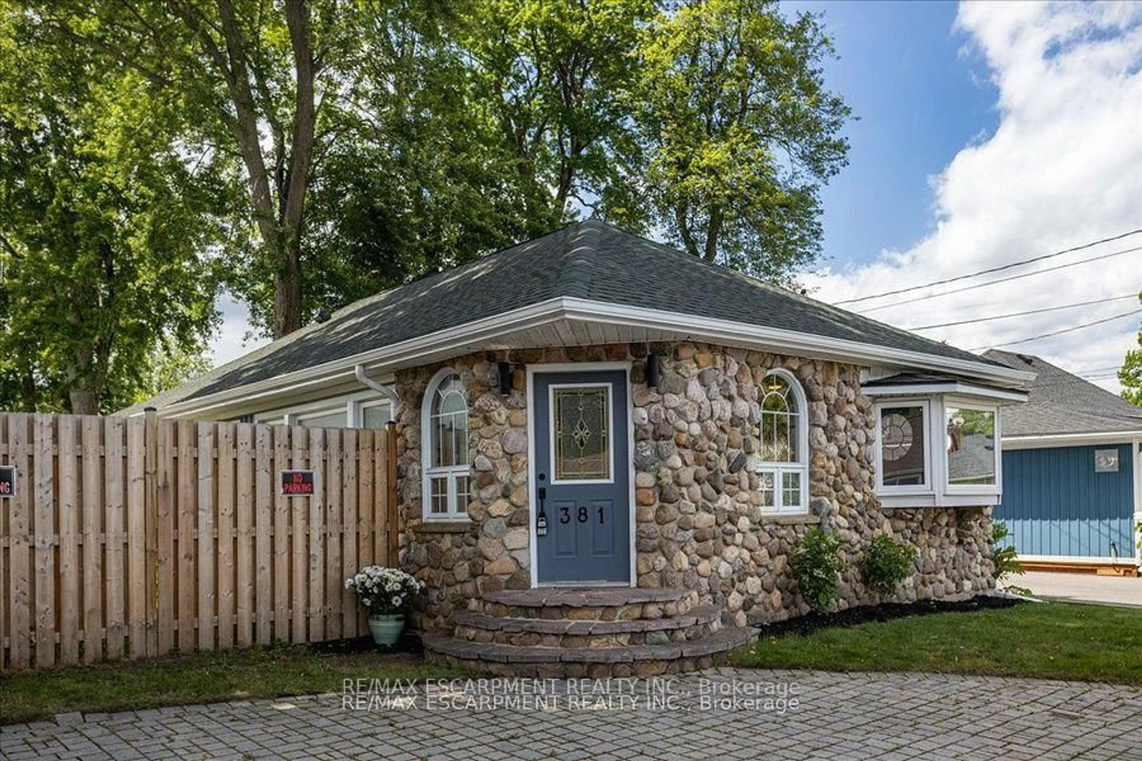 Home with brick exterior material, street for 381 Maplewood Ave, Fort Erie Ontario L0S 1B0