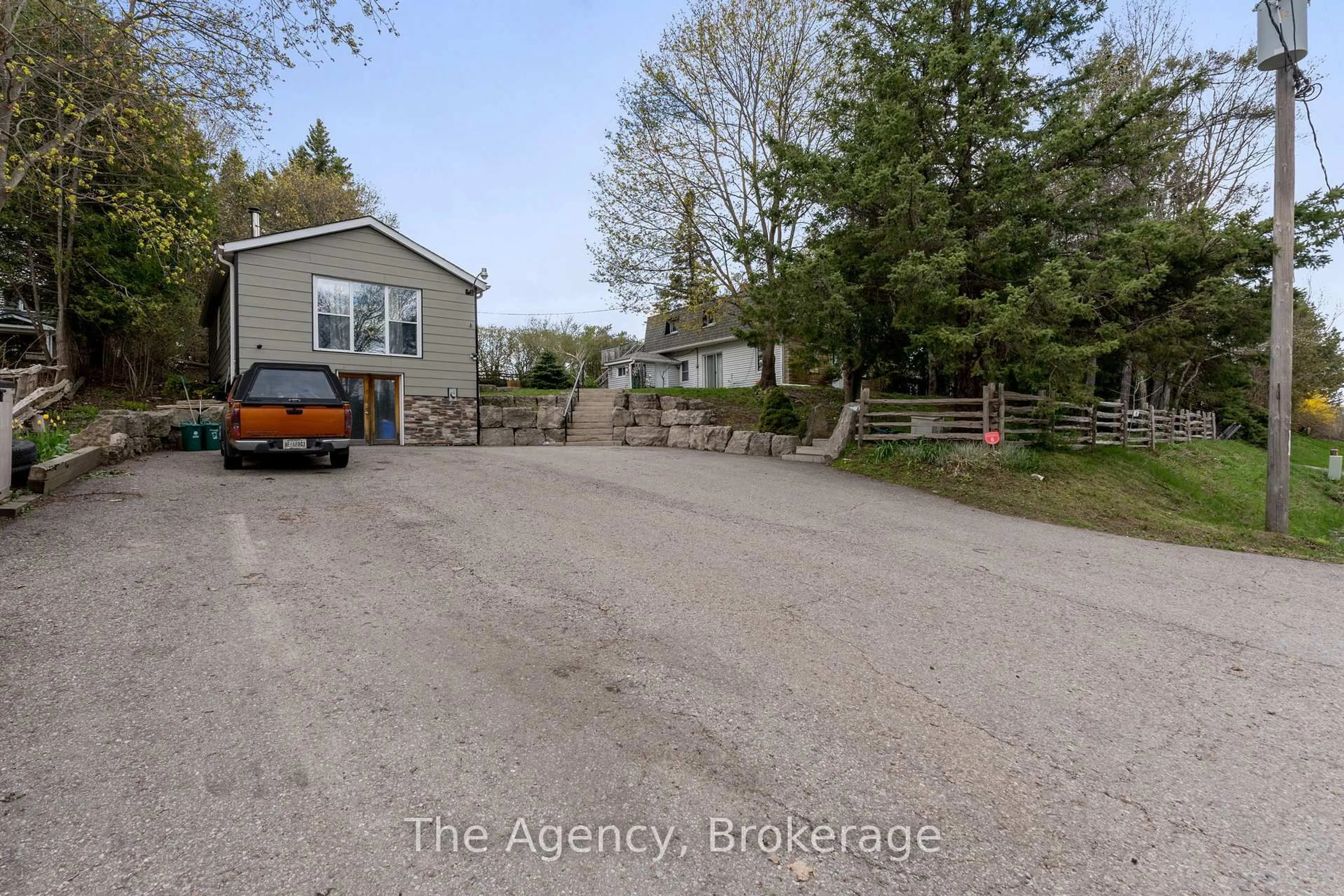 A pic from outside/outdoor area/front of a property/back of a property/a pic from drone, street for 45 Wellington Road 124 N/A, Erin Ontario N0B 1T0