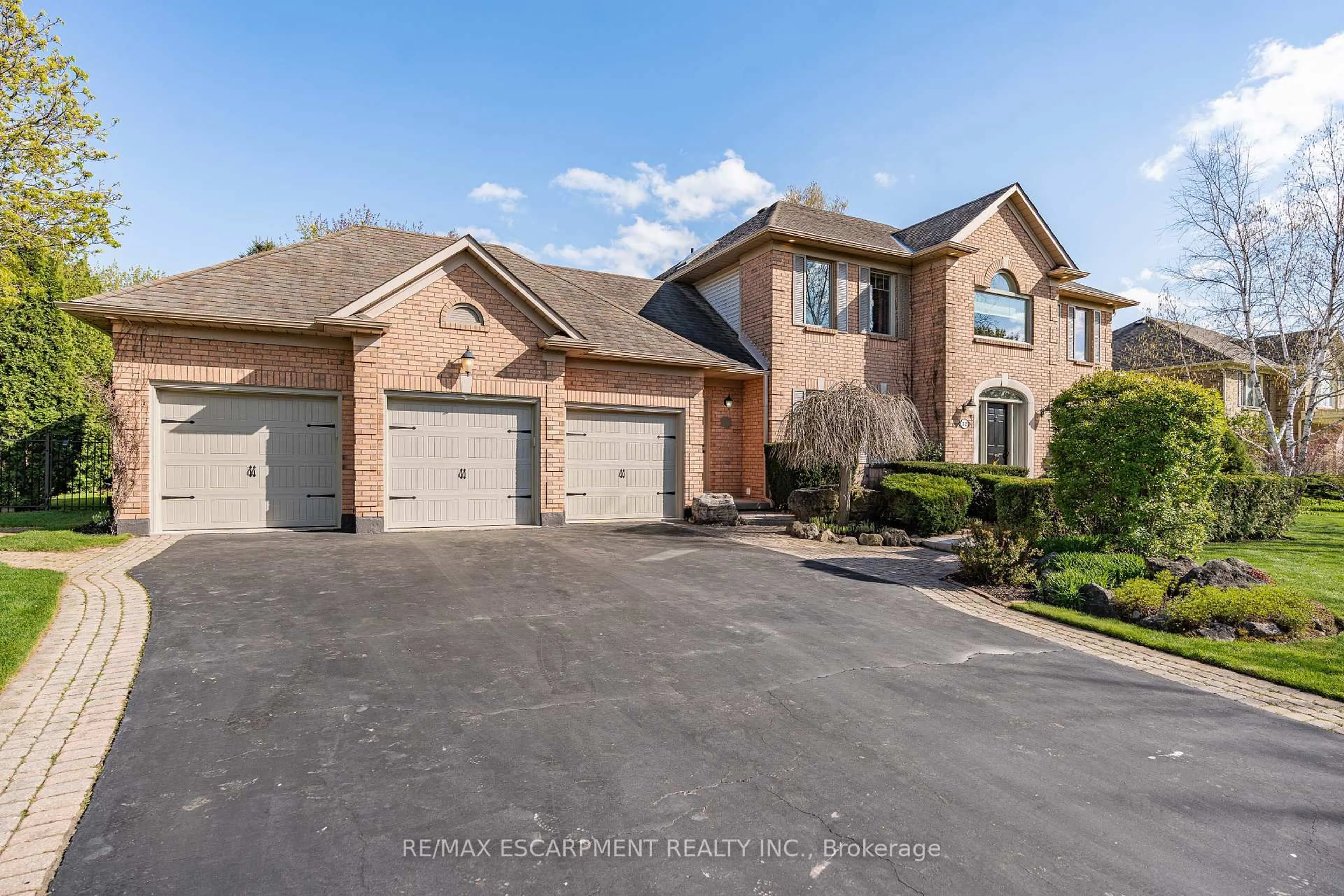 A pic from outside/outdoor area/front of a property/back of a property/a pic from drone, street for 12 Elderberry Lane, Hamilton Ontario L0R 1H2