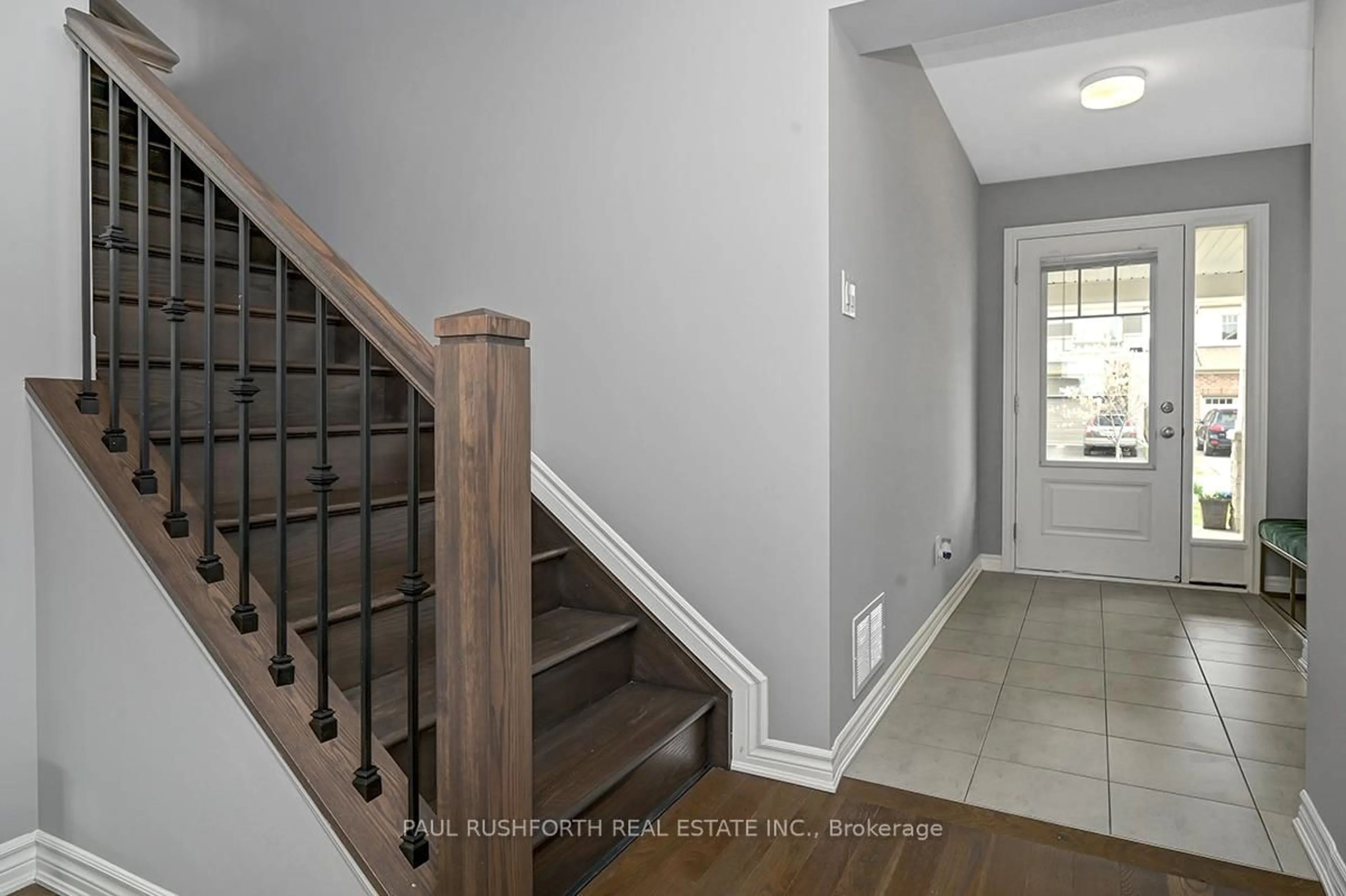 Indoor entryway for 737 Brittanic Rd, Ottawa Ontario K2V 0N7