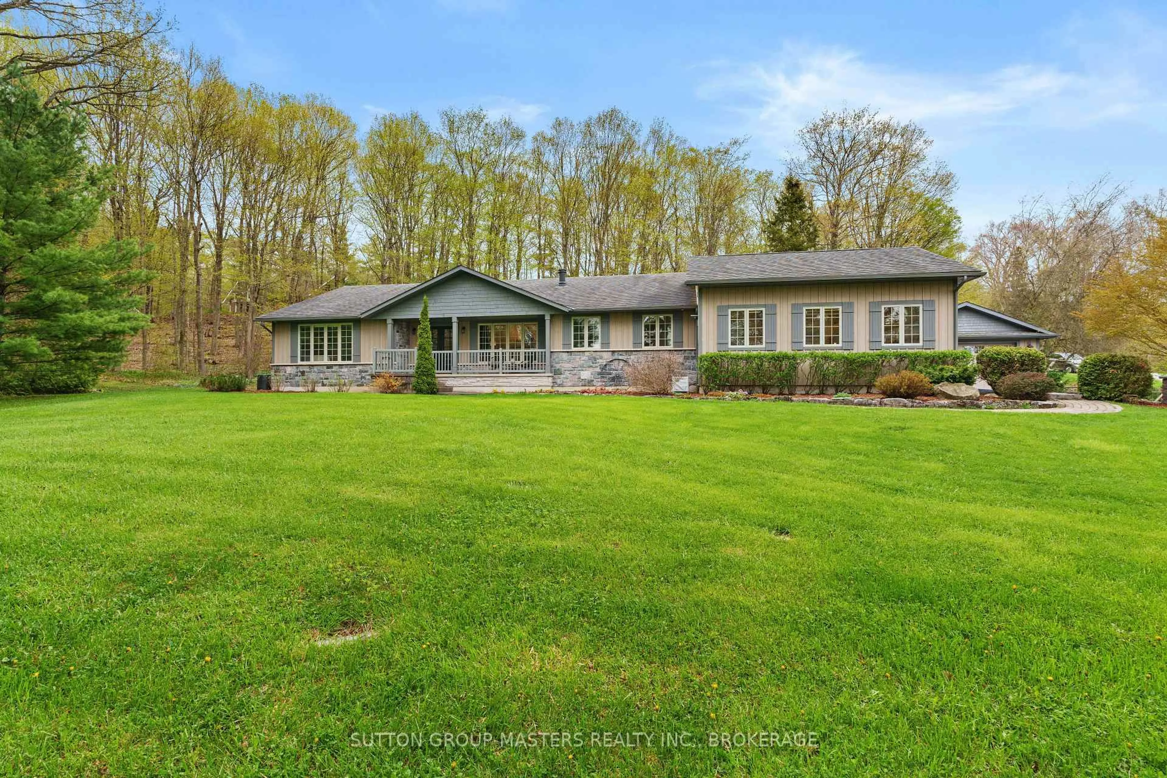 A pic from outside/outdoor area/front of a property/back of a property/a pic from drone, unknown for 2280 Highland Heights Dr, Kingston Ontario K0H 1S0