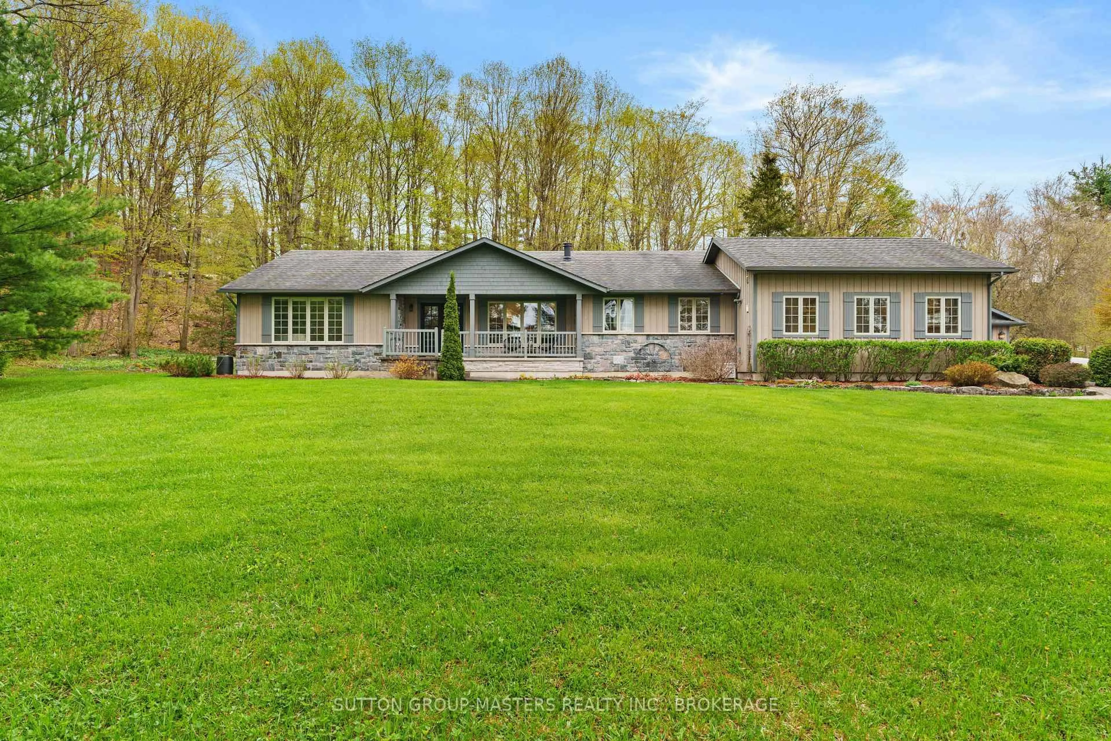 A pic from outside/outdoor area/front of a property/back of a property/a pic from drone, unknown for 2280 Highland Heights Dr, Kingston Ontario K0H 1S0