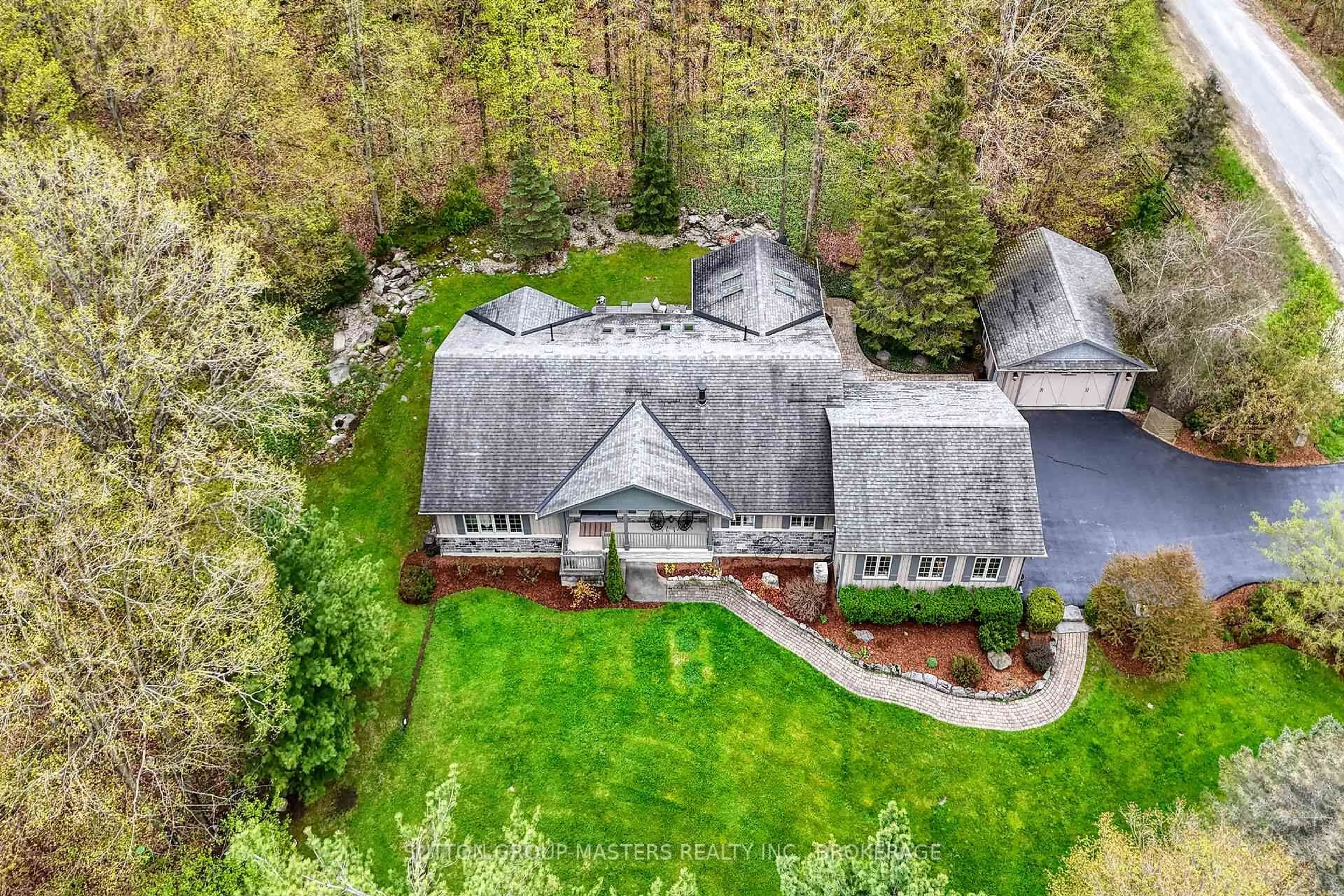 A pic from outside/outdoor area/front of a property/back of a property/a pic from drone, unknown for 2280 Highland Heights Dr, Kingston Ontario K0H 1S0