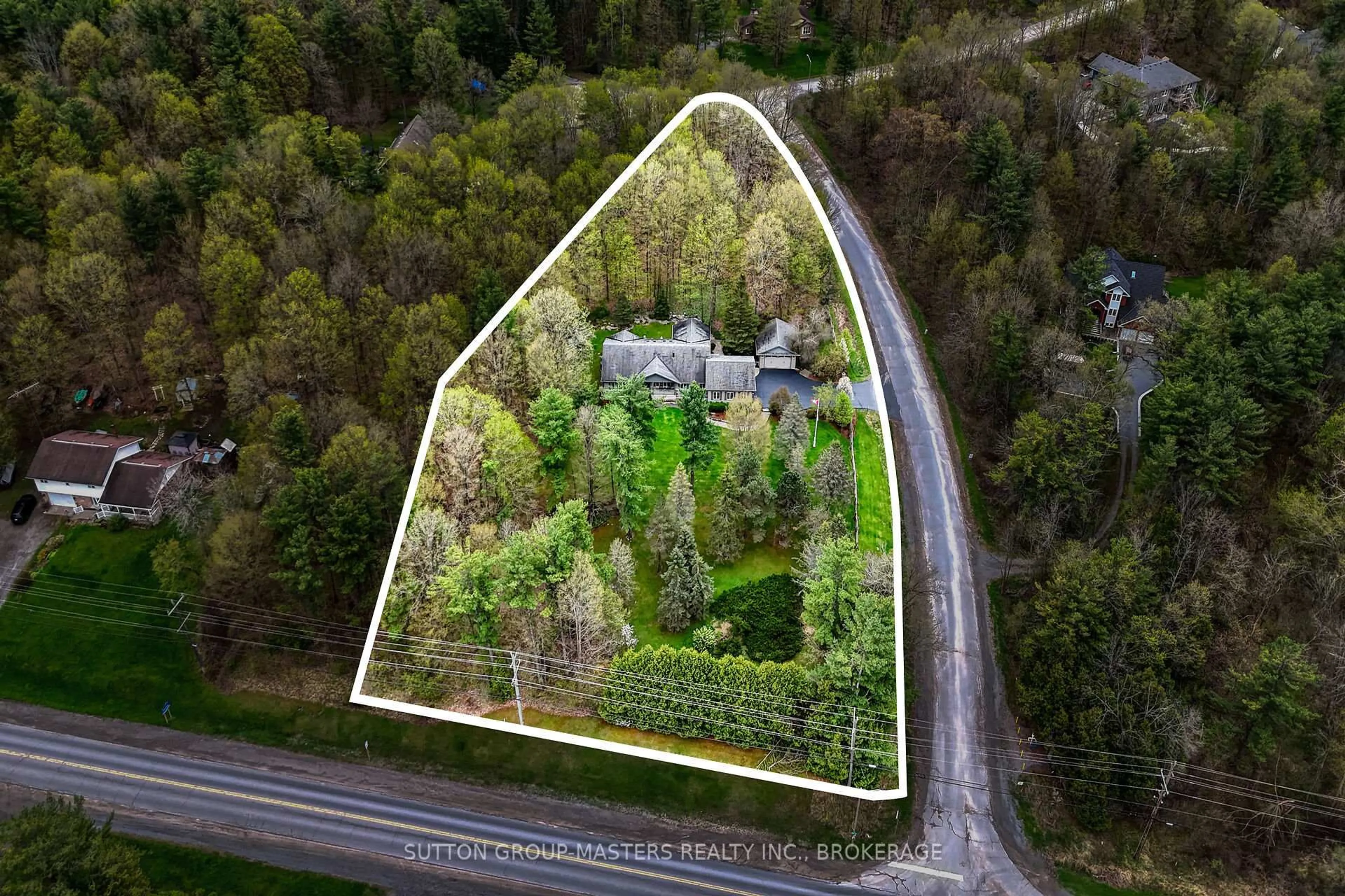 A pic from outside/outdoor area/front of a property/back of a property/a pic from drone, unknown for 2280 Highland Heights Dr, Kingston Ontario K0H 1S0