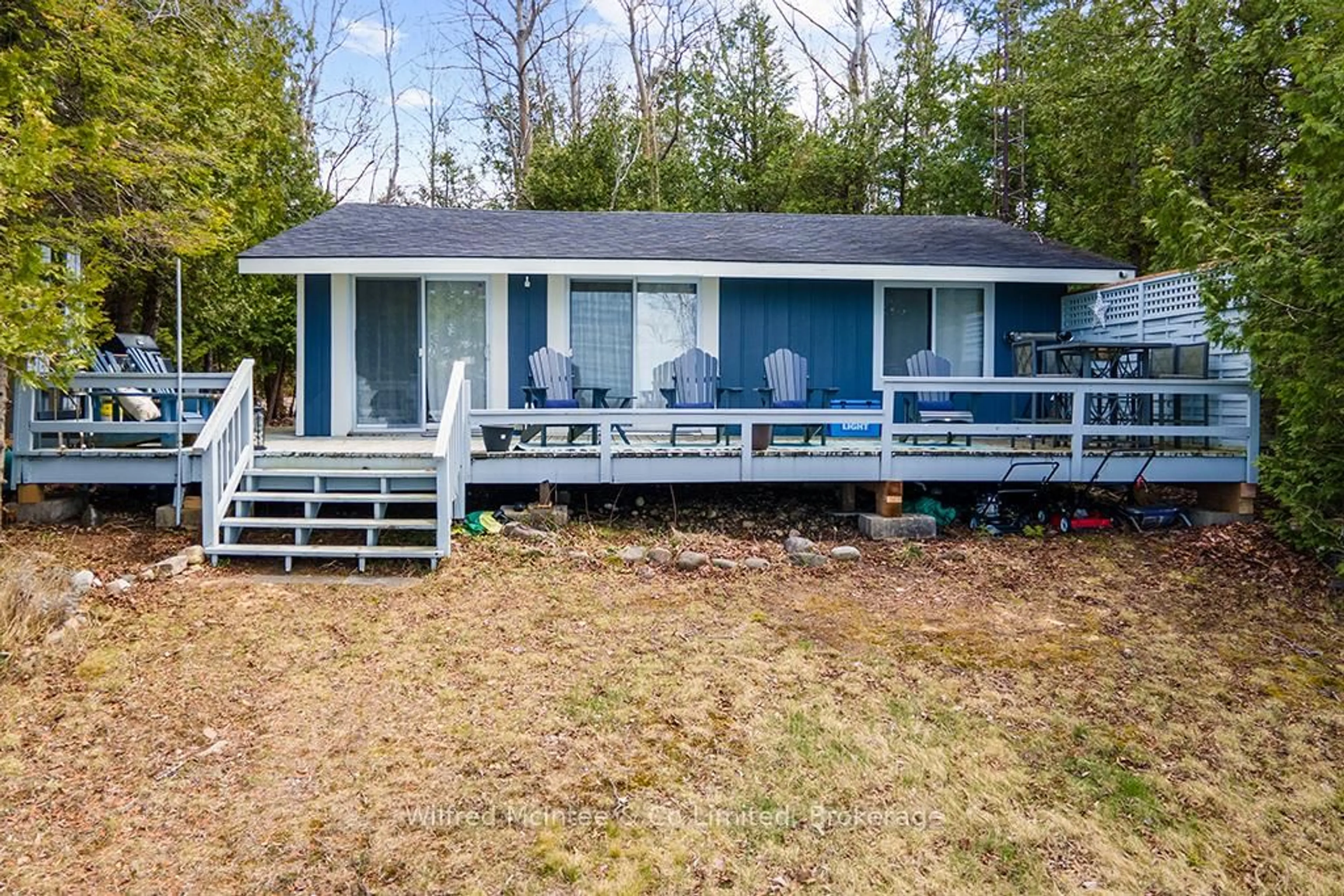 A pic from outside/outdoor area/front of a property/back of a property/a pic from drone, water/lake/river/ocean view for 1520 2ND AVE Ave, Native Leased Lands Ontario N0H 2C1