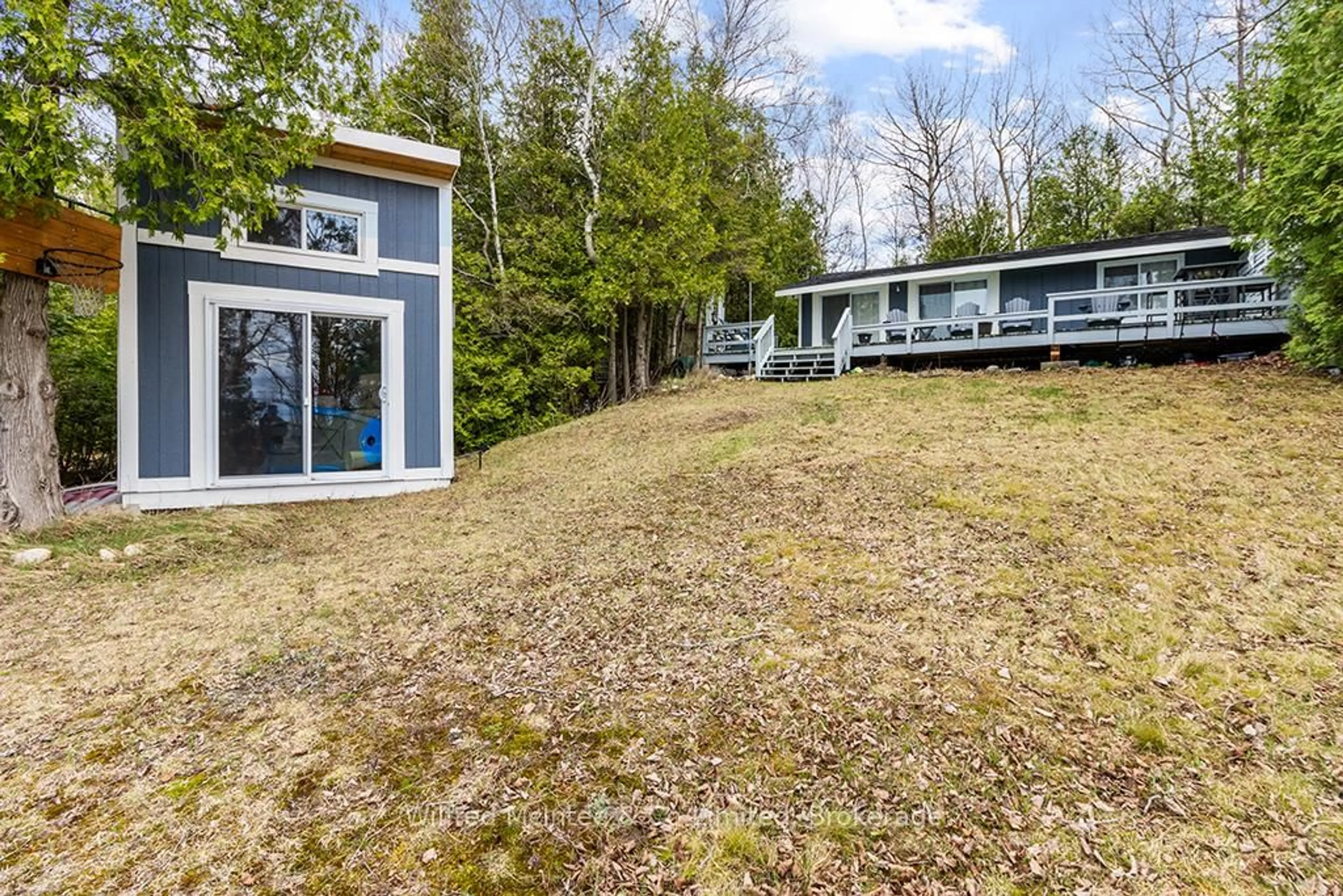 A pic from outside/outdoor area/front of a property/back of a property/a pic from drone, water/lake/river/ocean view for 1520 2ND AVE Ave, Native Leased Lands Ontario N0H 2C1