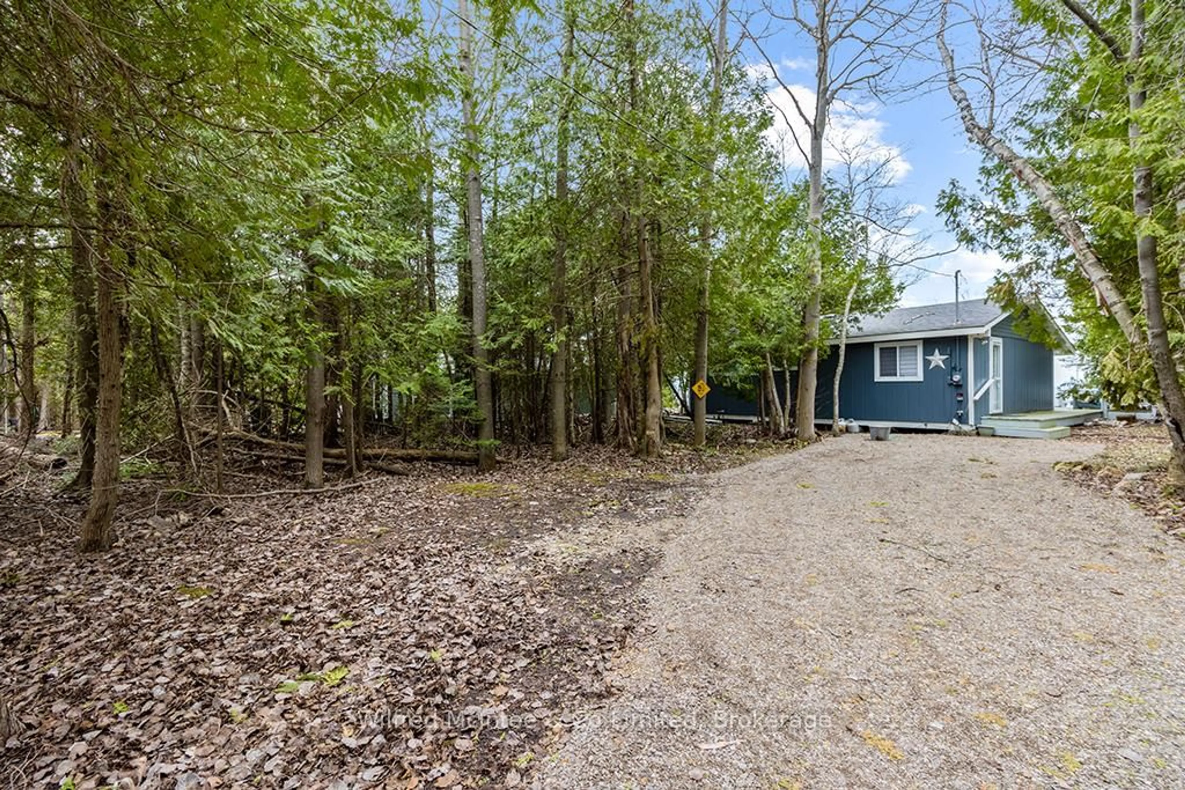 A pic from outside/outdoor area/front of a property/back of a property/a pic from drone, forest/trees view for 1520 2ND AVE Ave, Native Leased Lands Ontario N0H 2C1