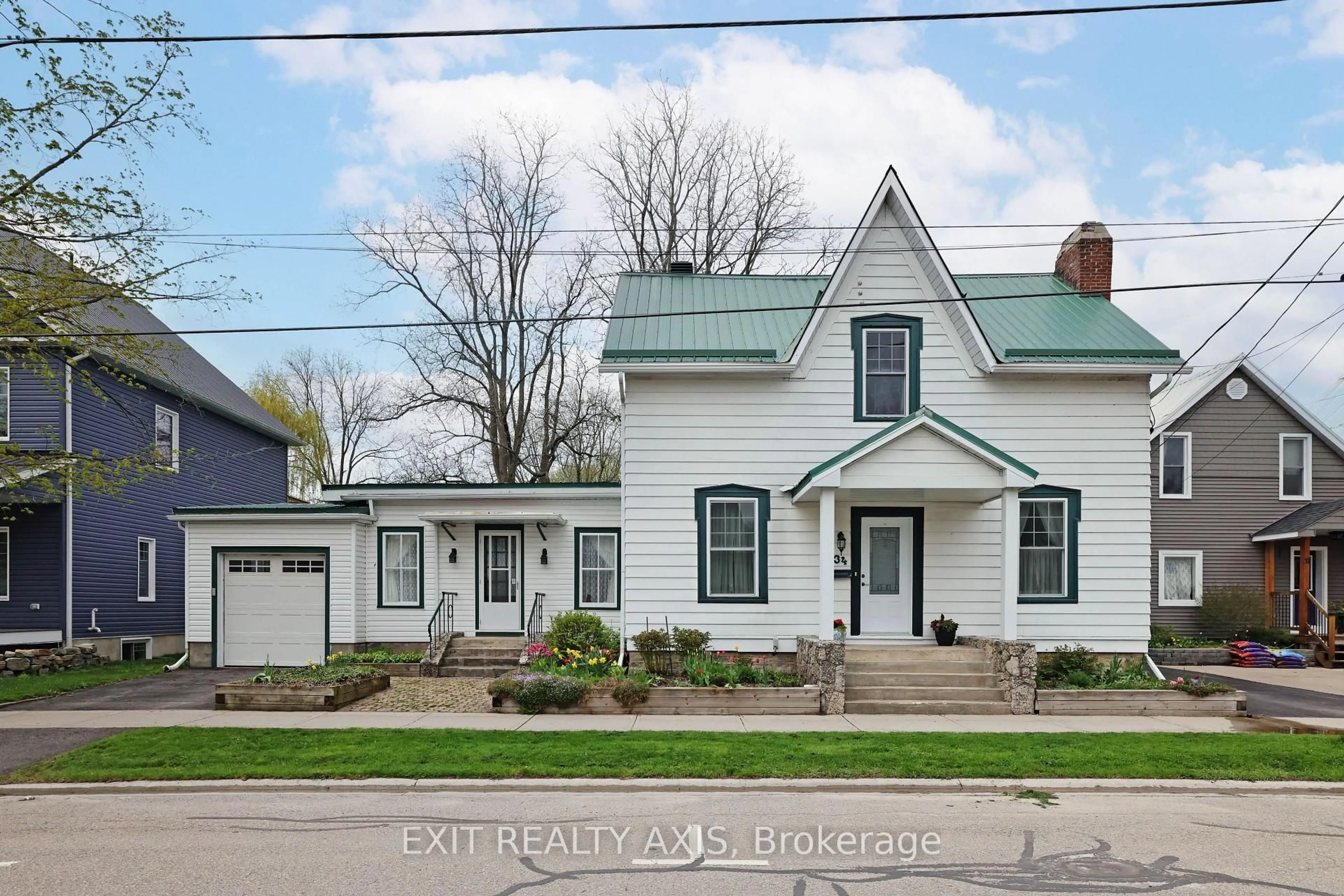 Unknown for 34 Church St, Westport Ontario K0G 1X0