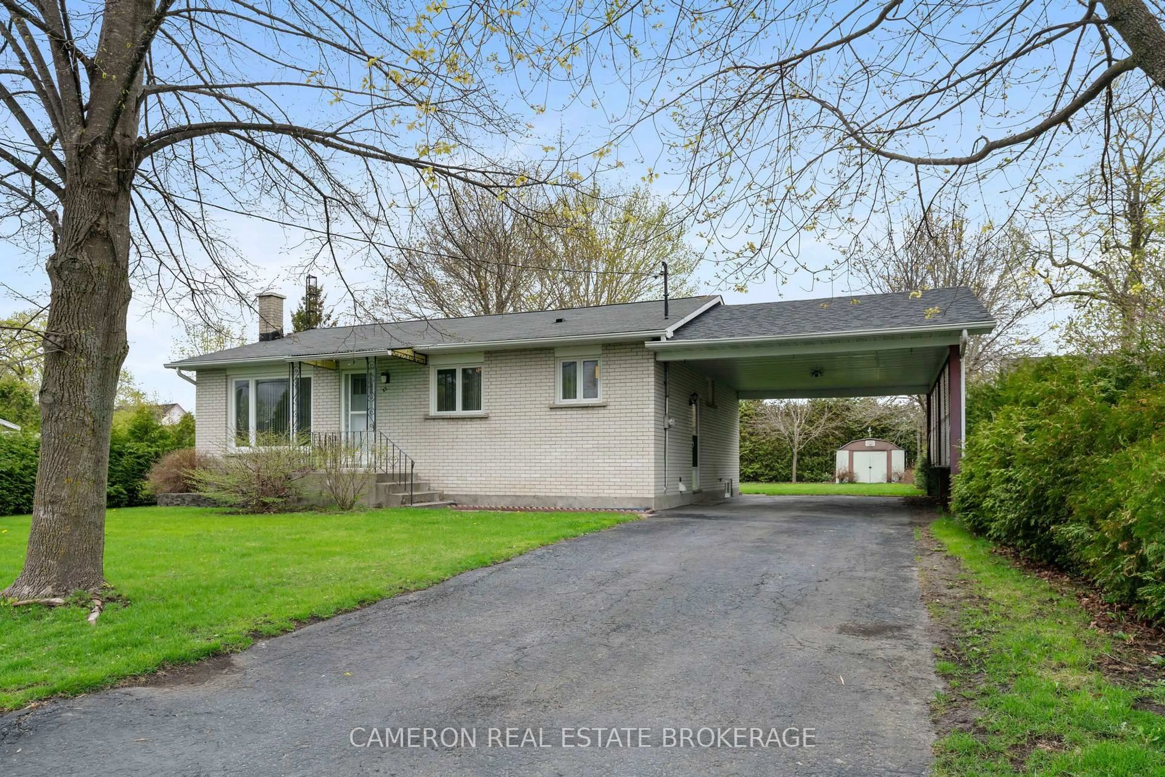 A pic from outside/outdoor area/front of a property/back of a property/a pic from drone, street for 83 Elgin St, North Glengarry Ontario K0C 1A0