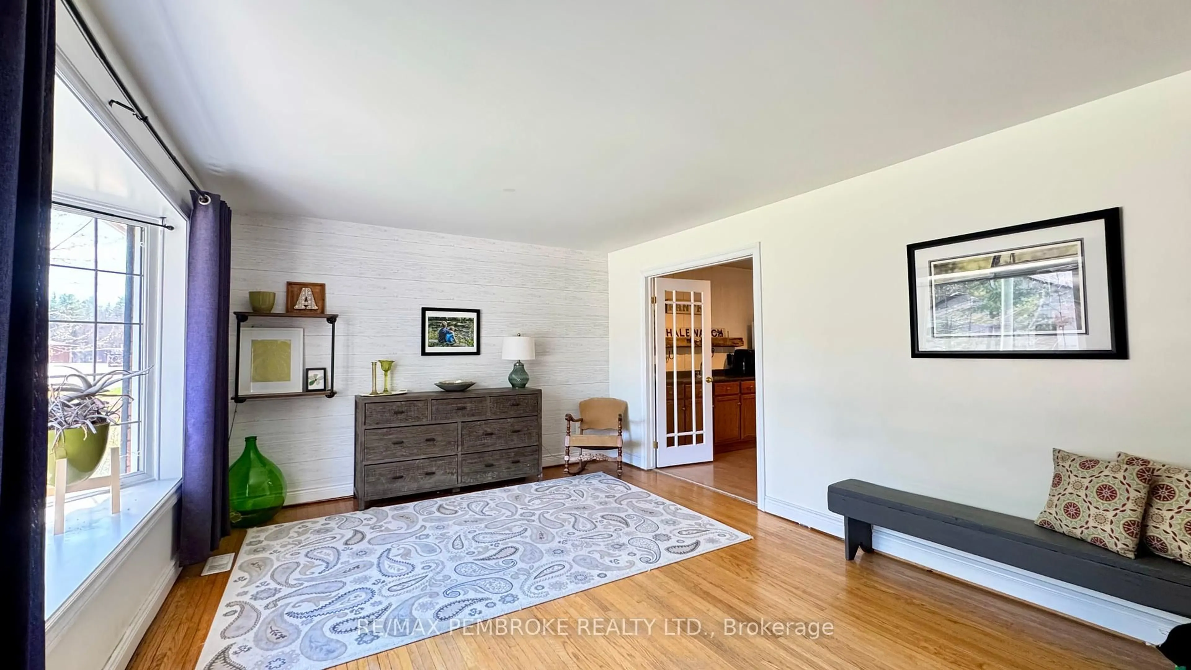 Living room with furniture, wood/laminate floor for 179 Ridge Rd, Deep River Ontario K0J 1P0