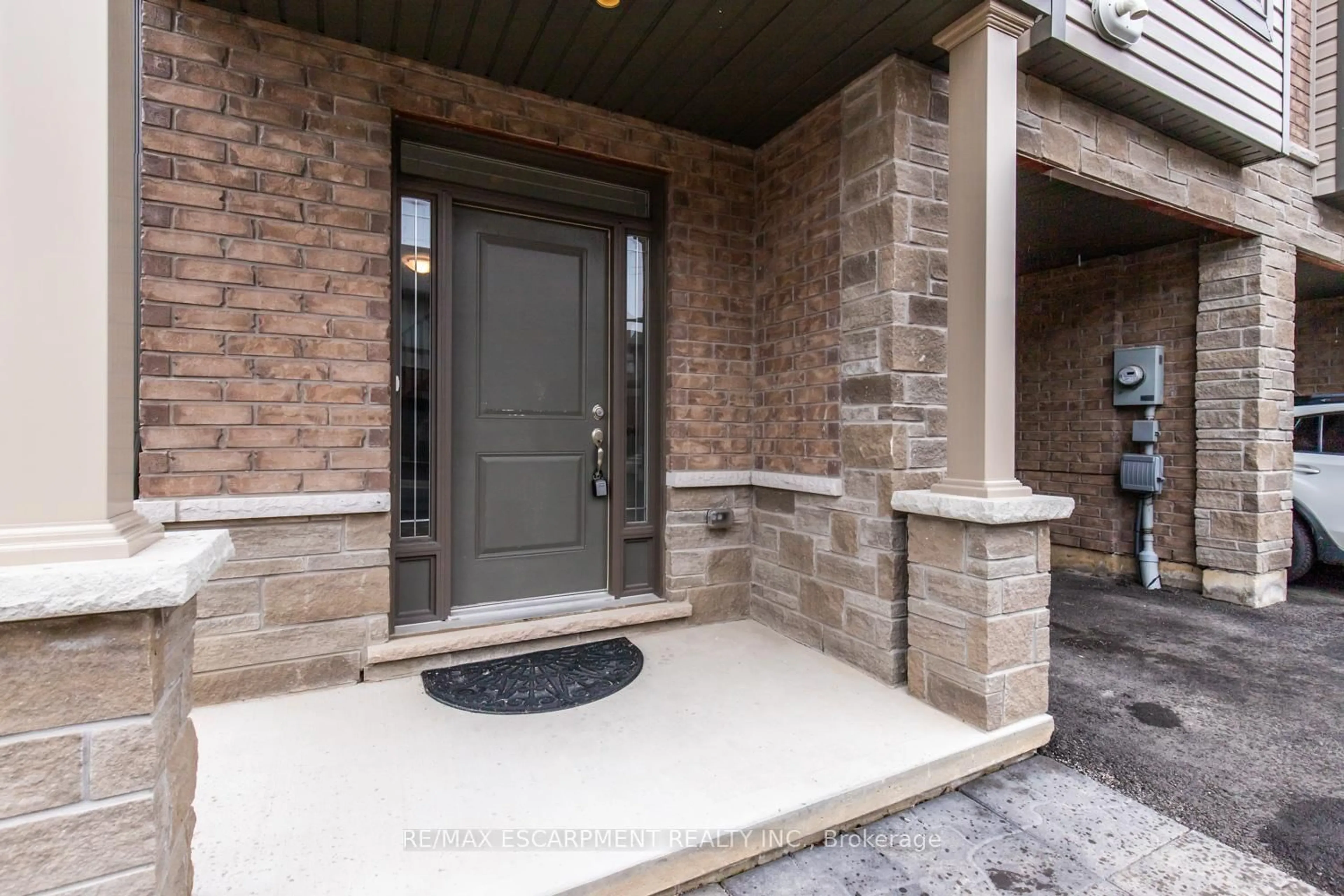 Indoor entryway for 27 Rachel Dr #31, Hamilton Ontario L8E 0K6