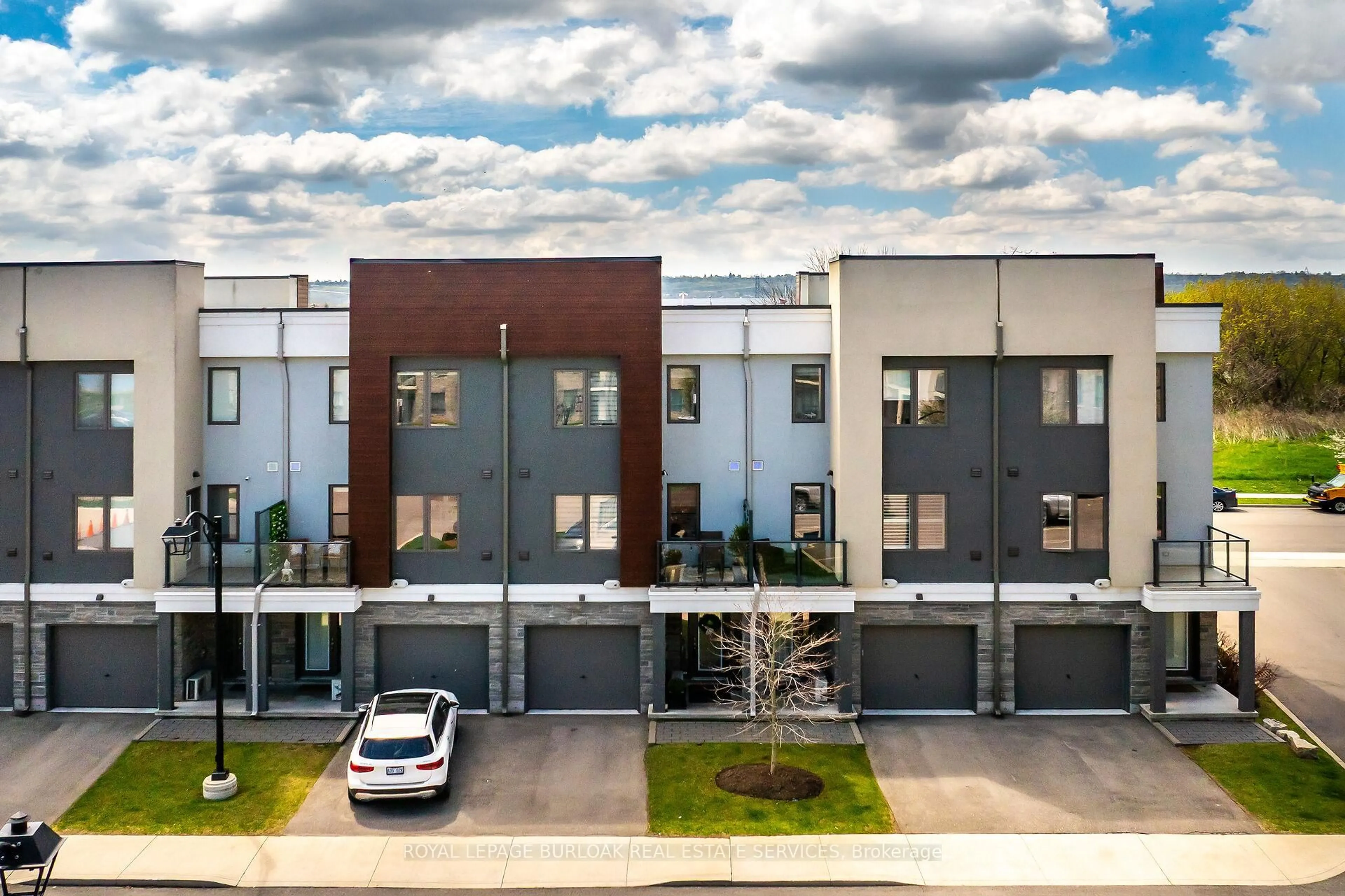 A pic from outside/outdoor area/front of a property/back of a property/a pic from drone, street for 115 Shoreview Pl #9, Hamilton Ontario L8E 0K4