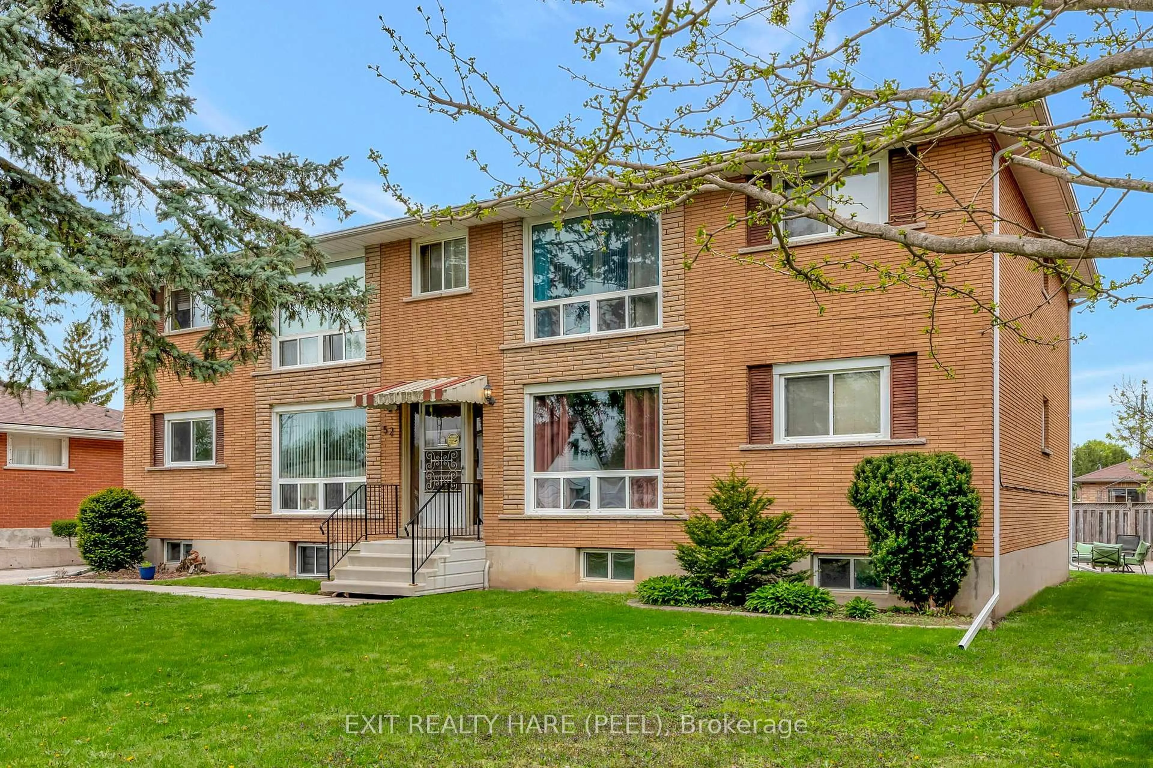 Home with brick exterior material, street for 52 Hampton St, Brant Ontario N3S 4K8