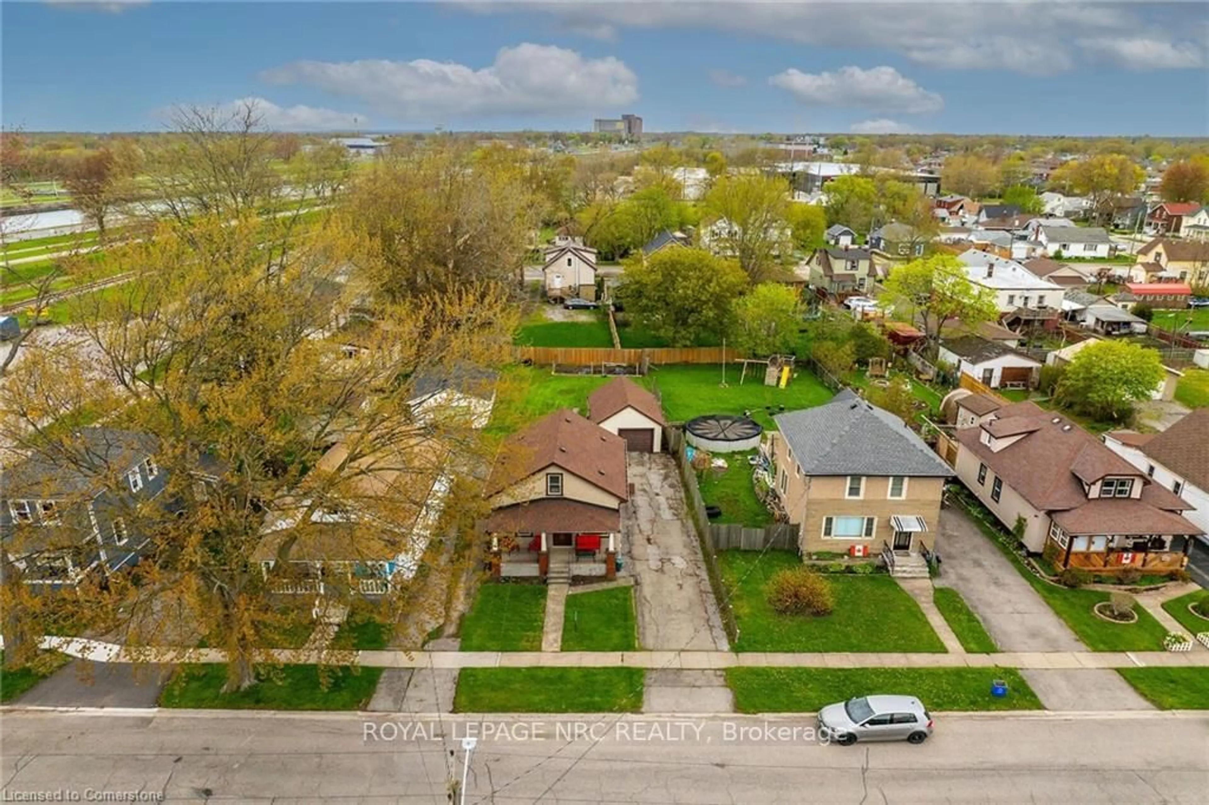 A pic from outside/outdoor area/front of a property/back of a property/a pic from drone, street for 84 Bell St, Port Colborne Ontario L3K 1H6