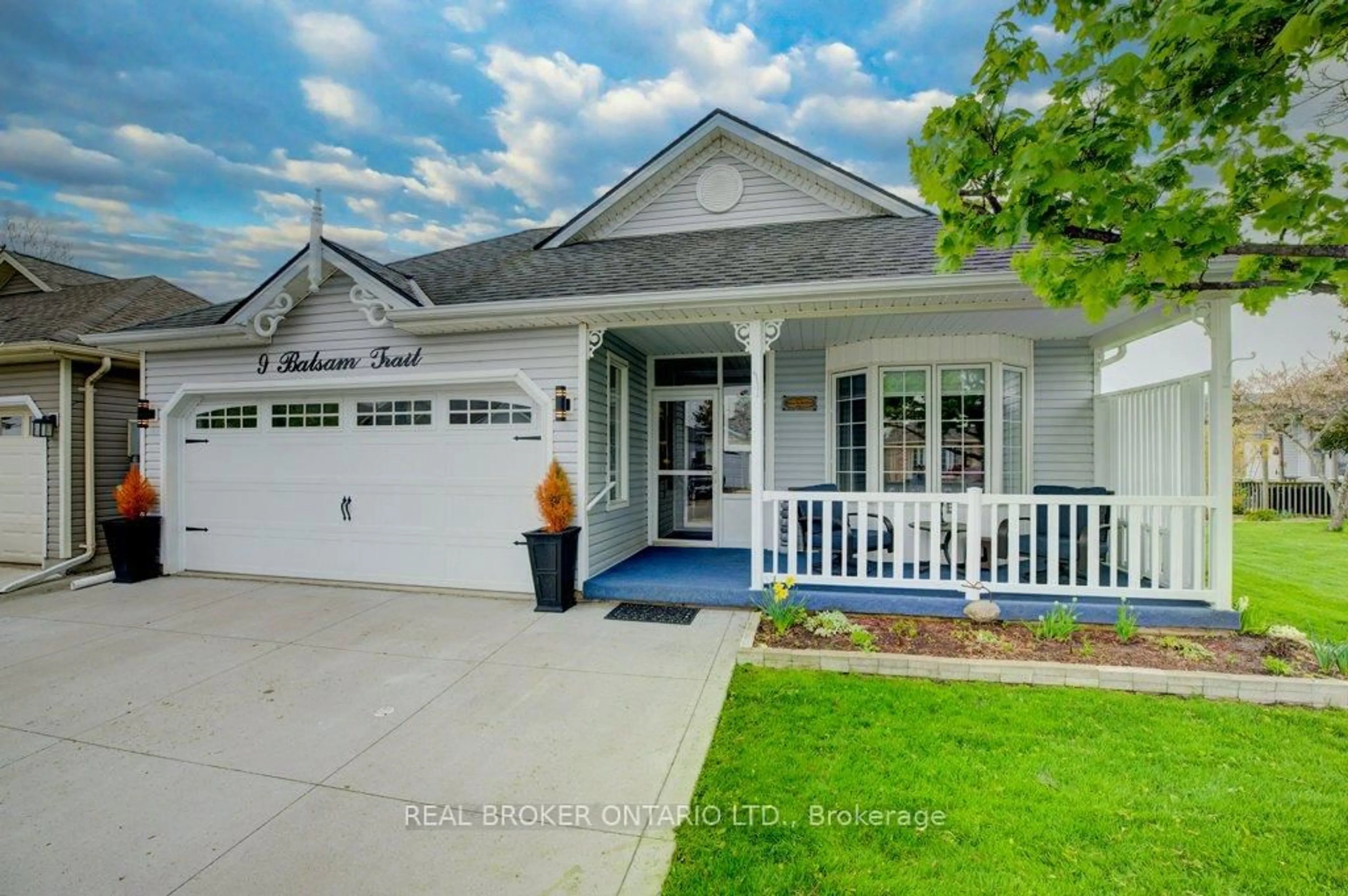 Home with vinyl exterior material, unknown for 9 Balsam Tr, Norfolk Ontario N0E 1M0