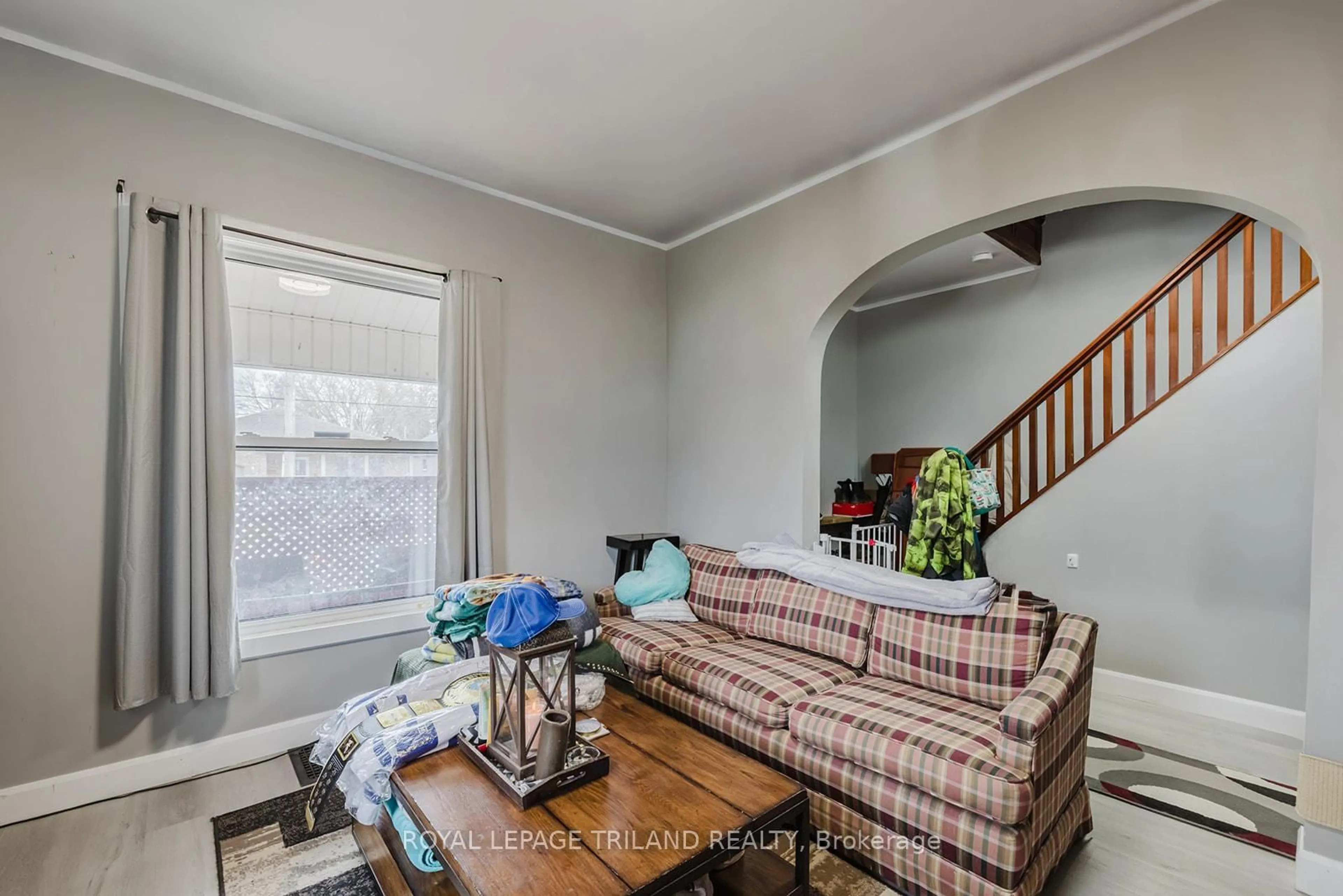 Living room with furniture, unknown for 245 SYDENHAM St, Aylmer Ontario N5H 1M1