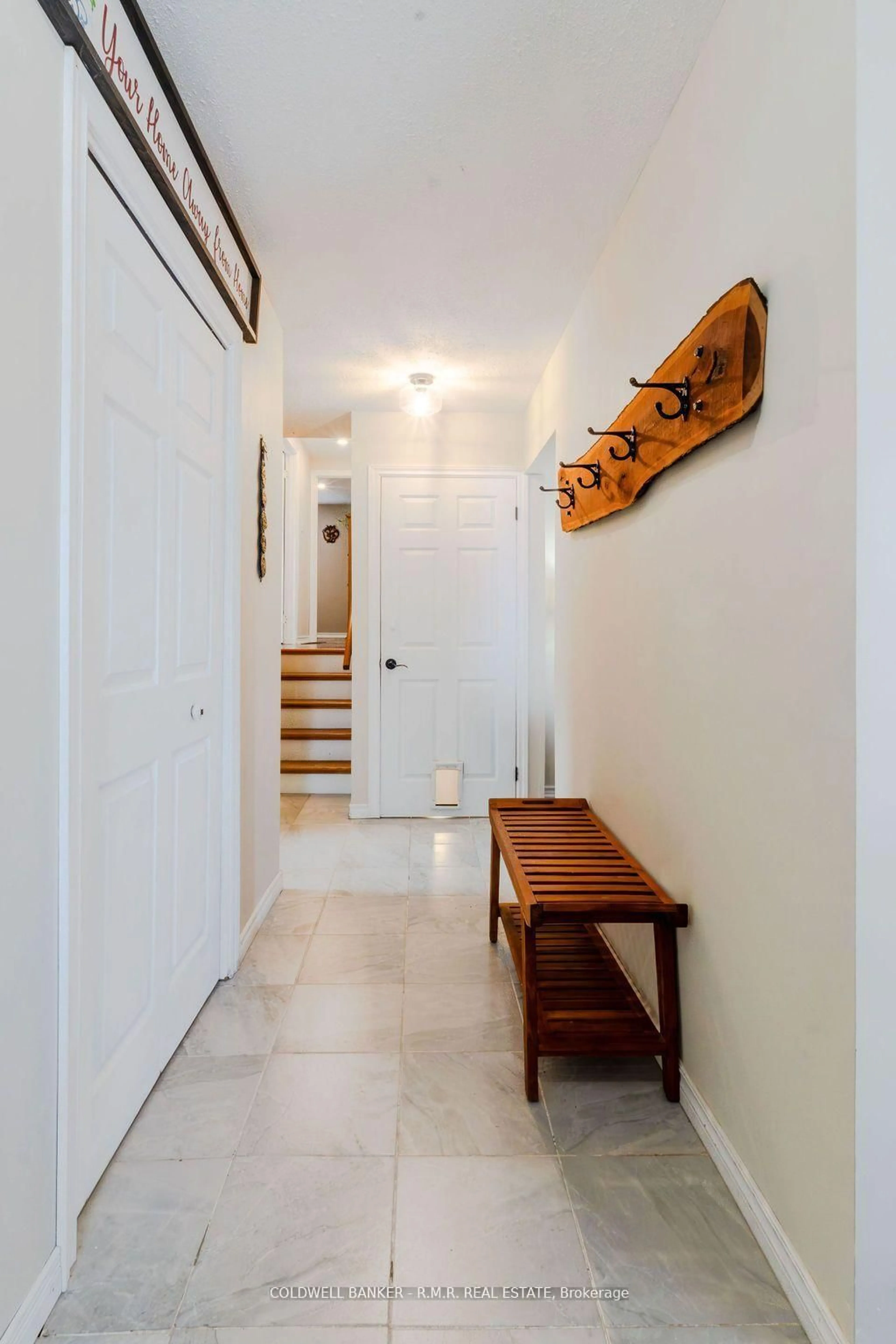 Indoor entryway for 2 Rogers Rd, Kawartha Lakes Ontario K9V 5C3