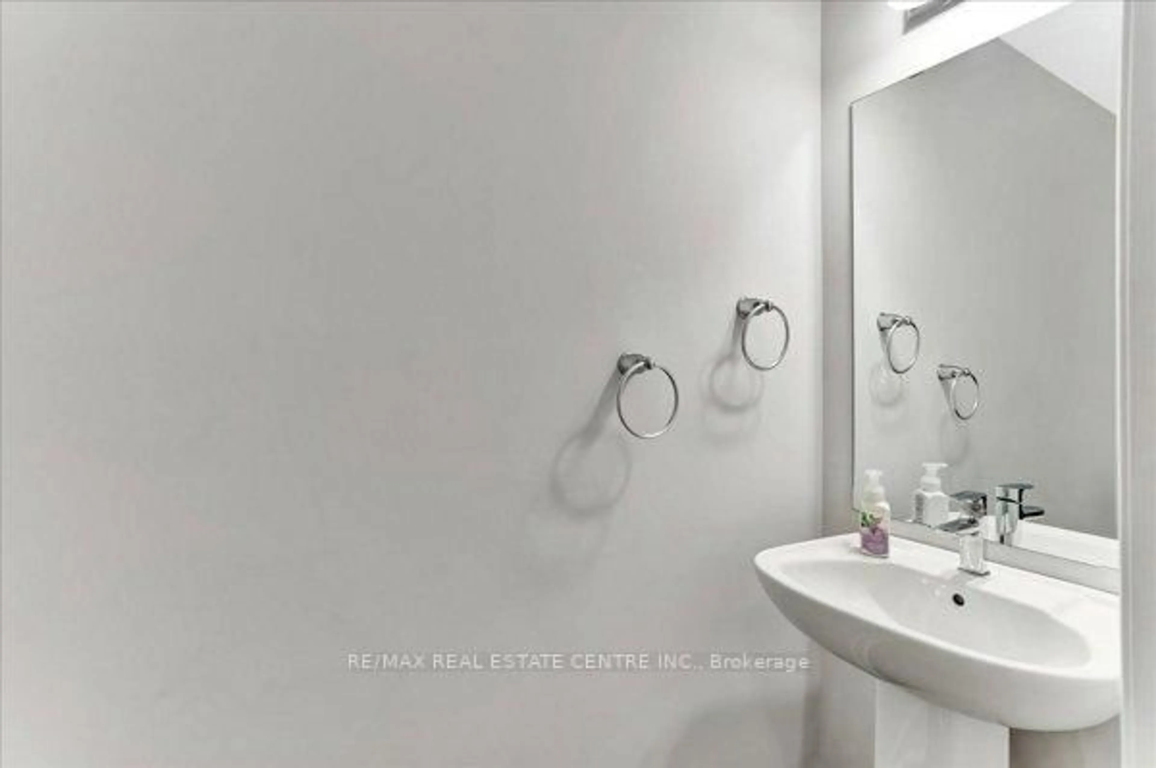 Standard bathroom, unknown for 575 Woodward Ave, Hamilton Ontario L8H 0B3