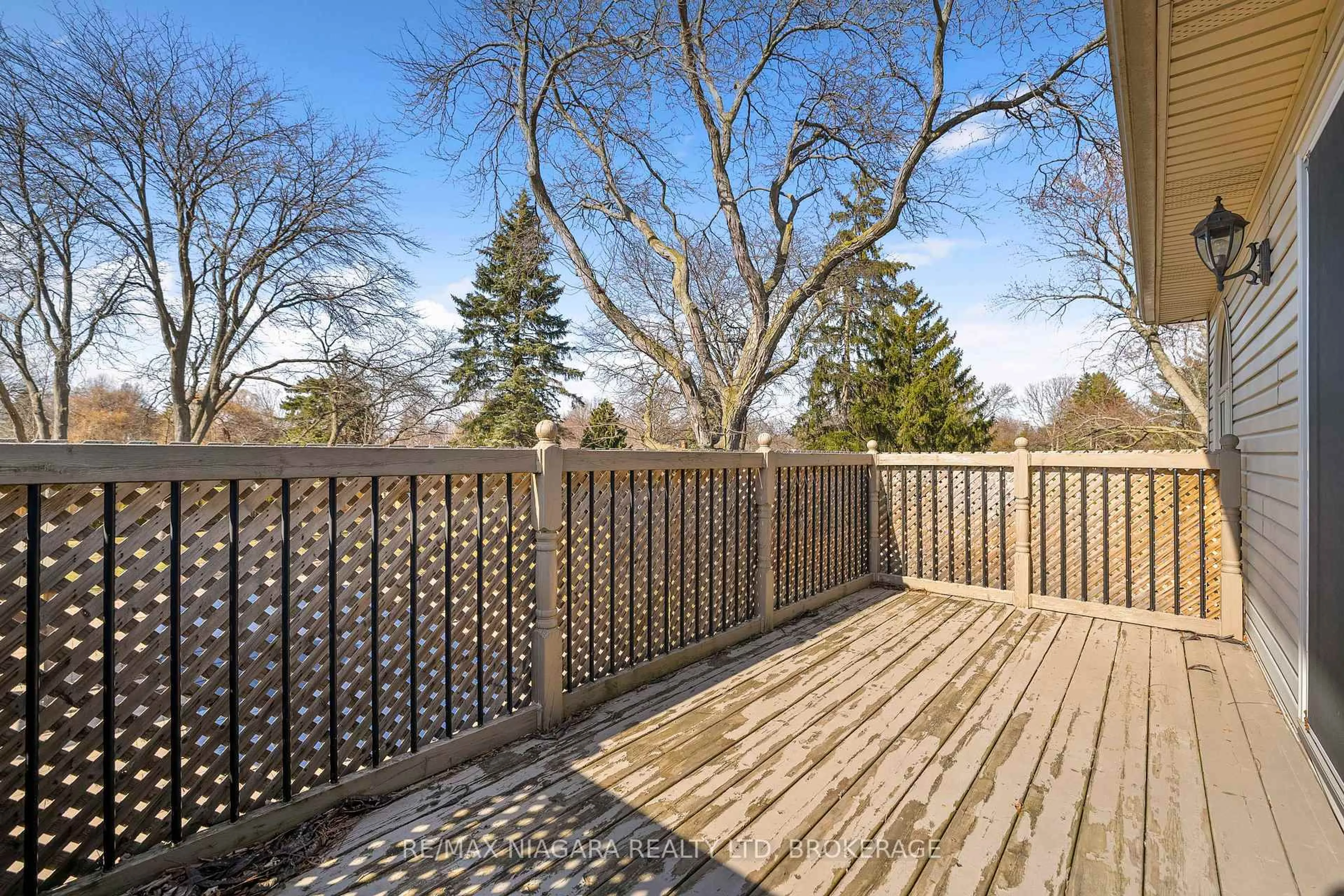 Patio, forest/trees view for 375 MISSISSAUGA St, Niagara-on-the-Lake Ontario L0S 1J0