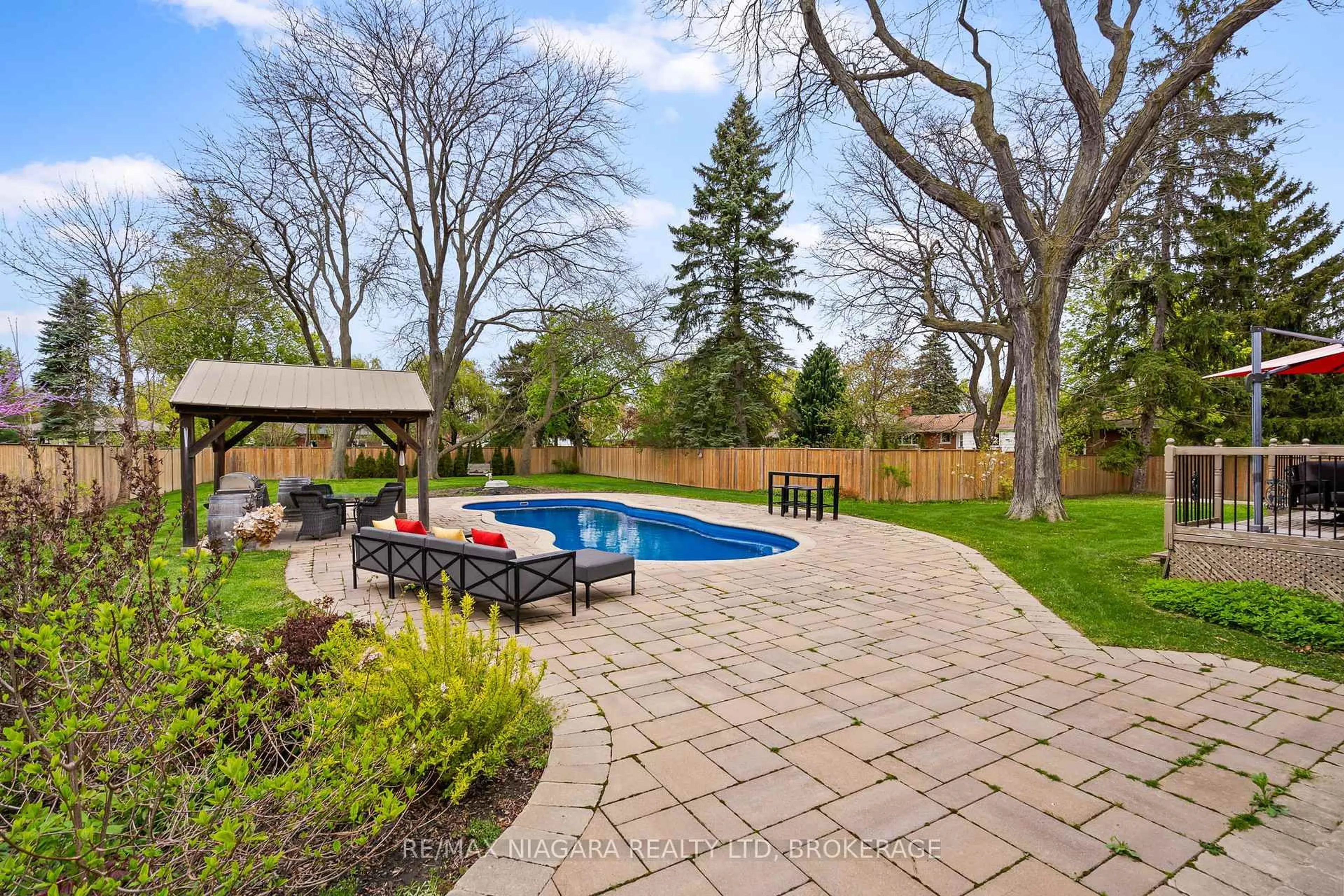 Patio, street for 375 MISSISSAUGA St, Niagara-on-the-Lake Ontario L0S 1J0