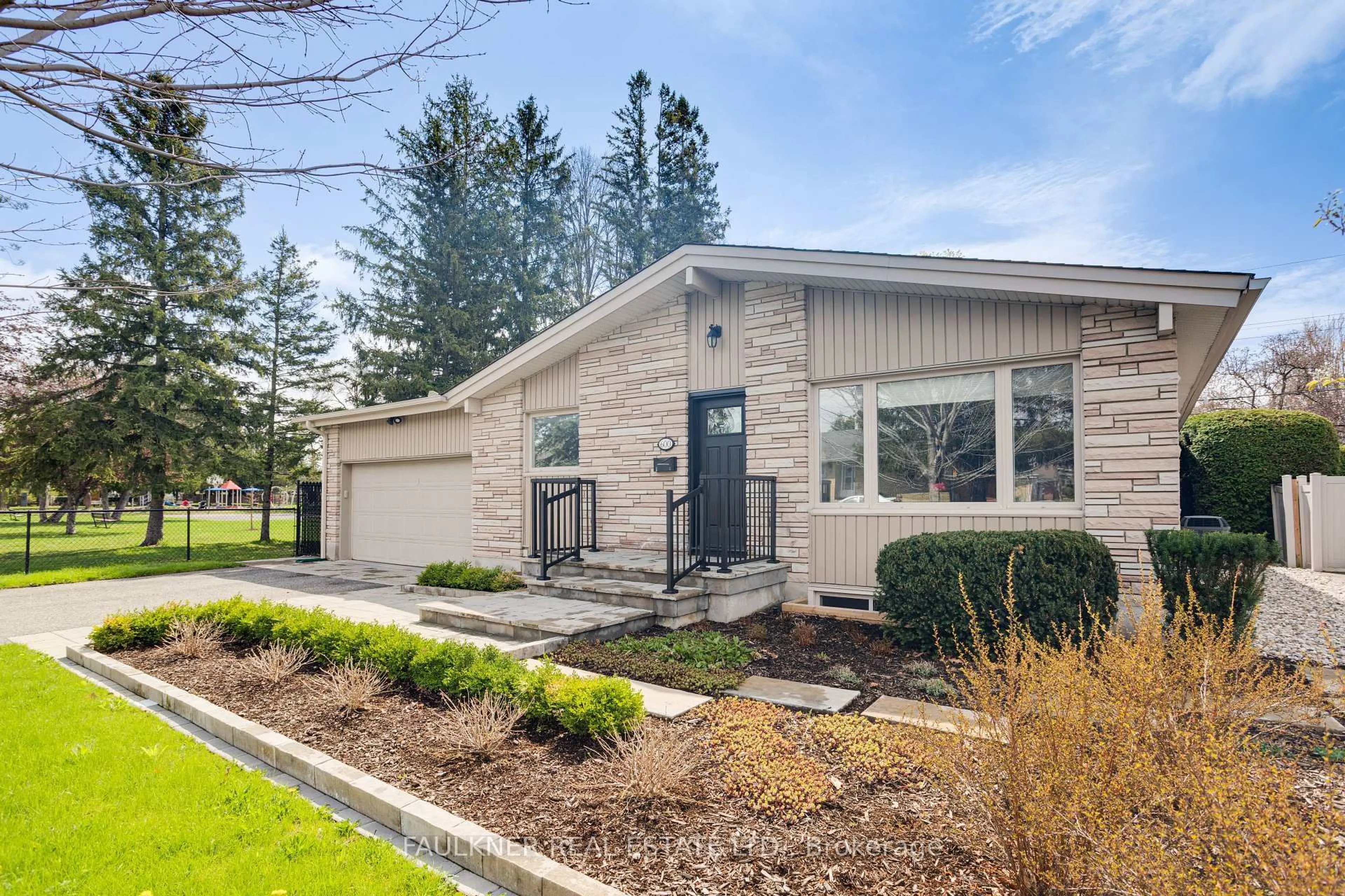 Home with brick exterior material, street for 600 Tillbury West Ave, Ottawa Ontario K2A 0Z8