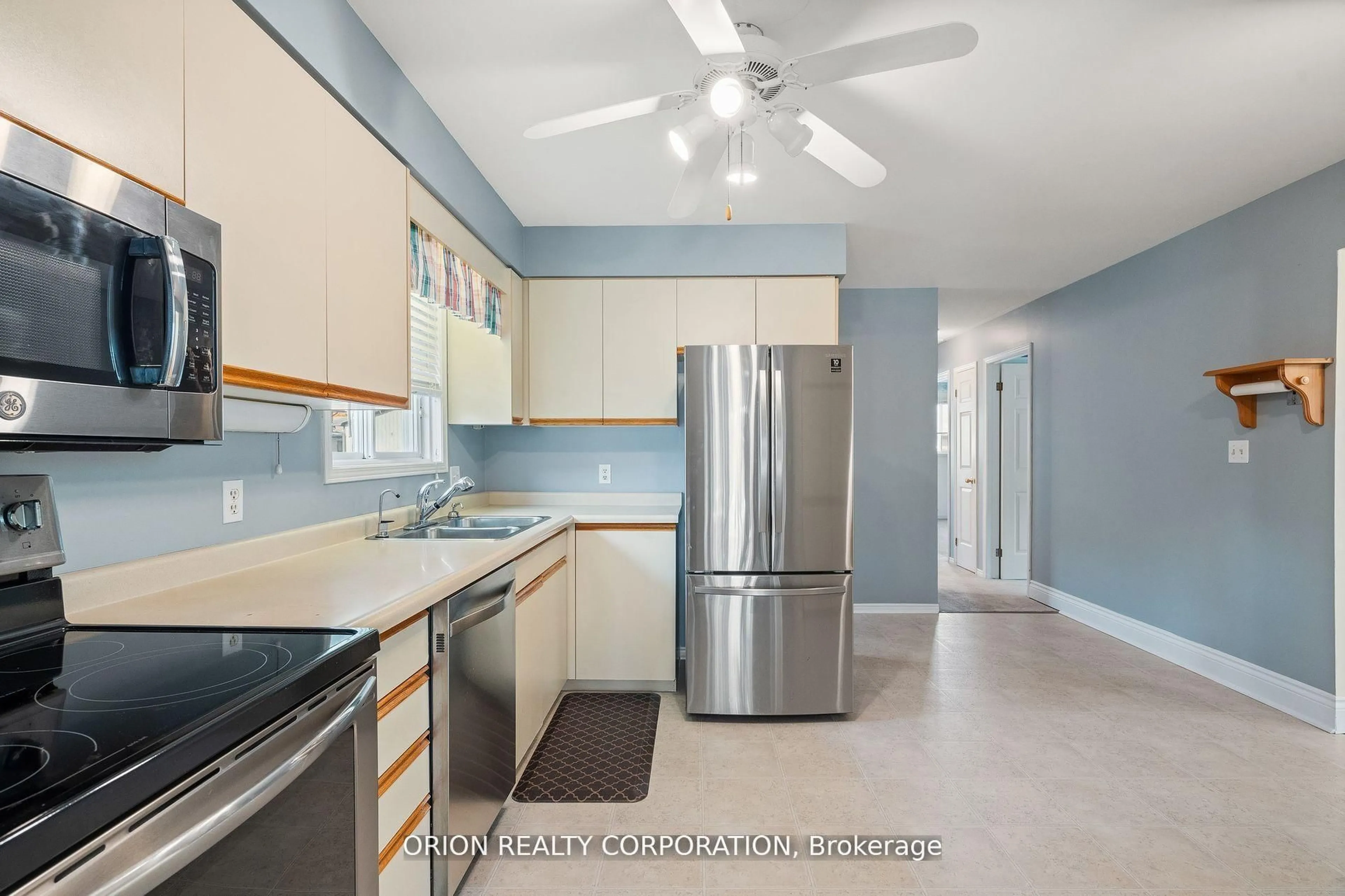 Standard kitchen, ceramic/tile floor for 98 Calla Terr, Welland Ontario L3C 5S8