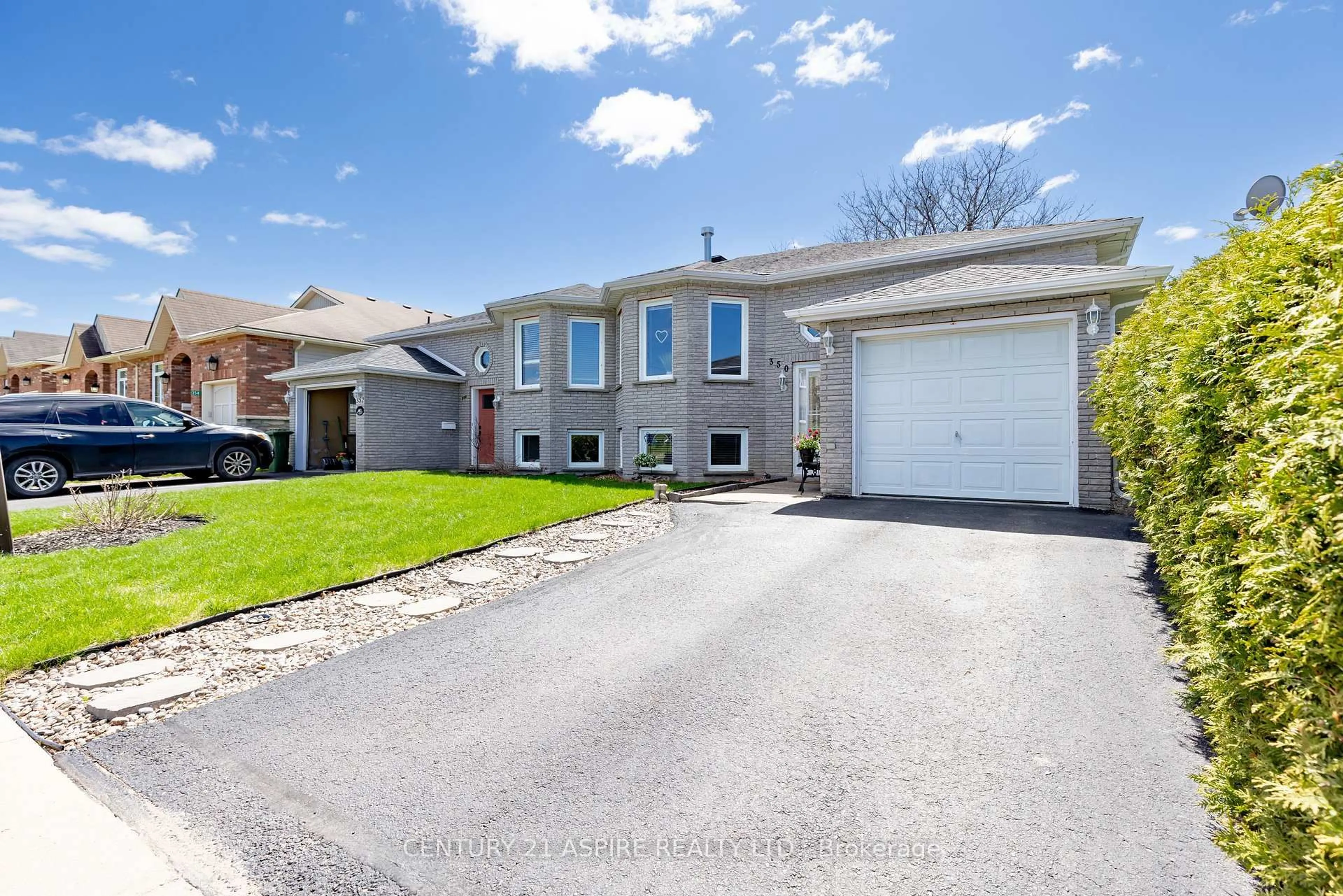Home with vinyl exterior material, street for 350 Matheson Dr, Pembroke Ontario K8A 8L9