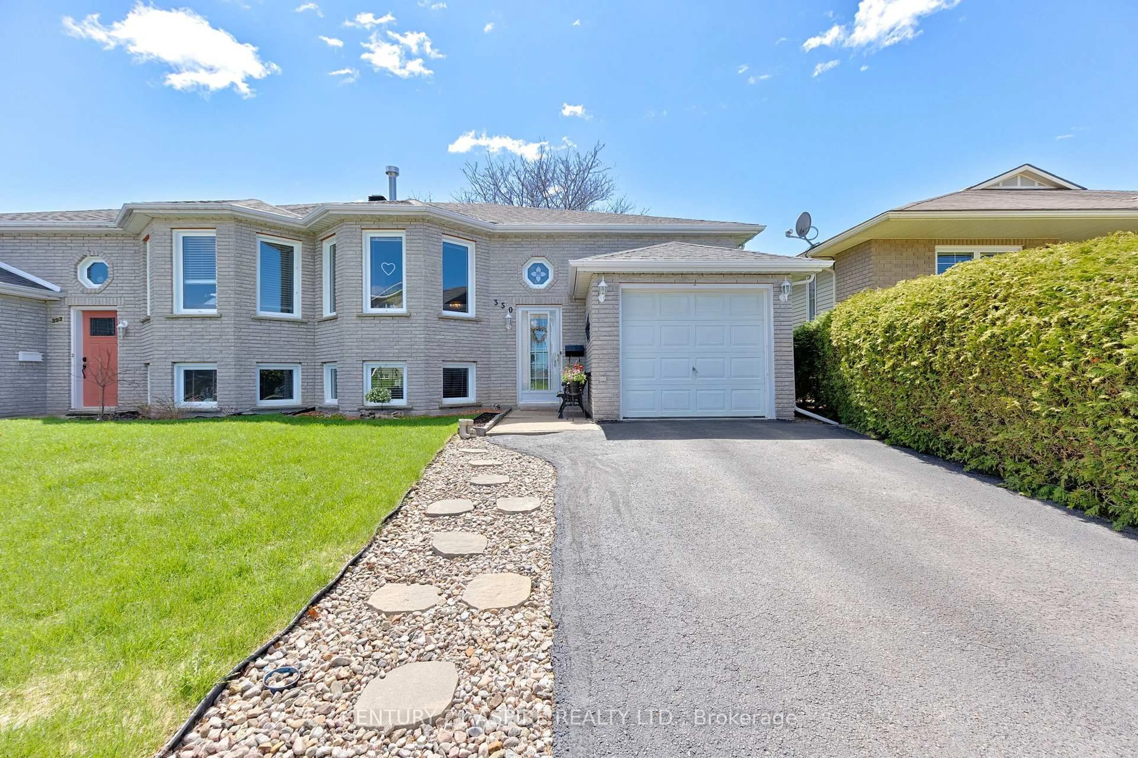 Home with vinyl exterior material, street for 350 Matheson Dr, Pembroke Ontario K8A 8L9