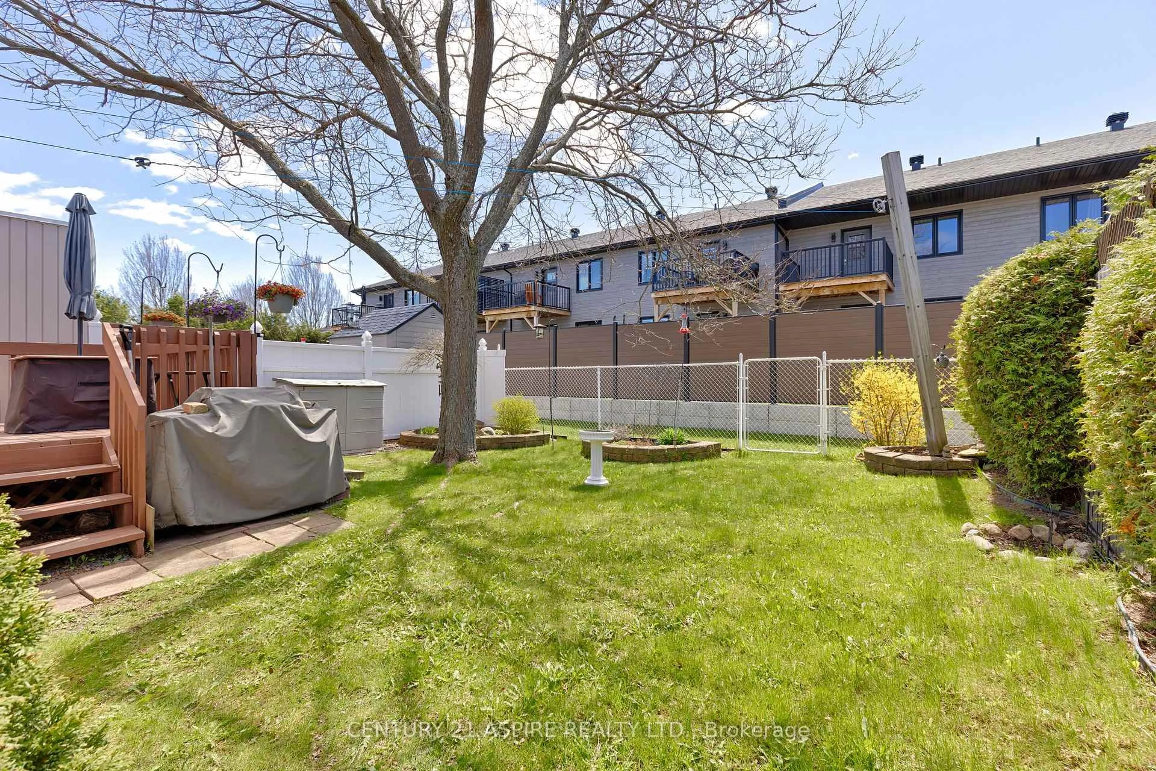 A pic from outside/outdoor area/front of a property/back of a property/a pic from drone, street for 350 Matheson Dr, Pembroke Ontario K8A 8L9
