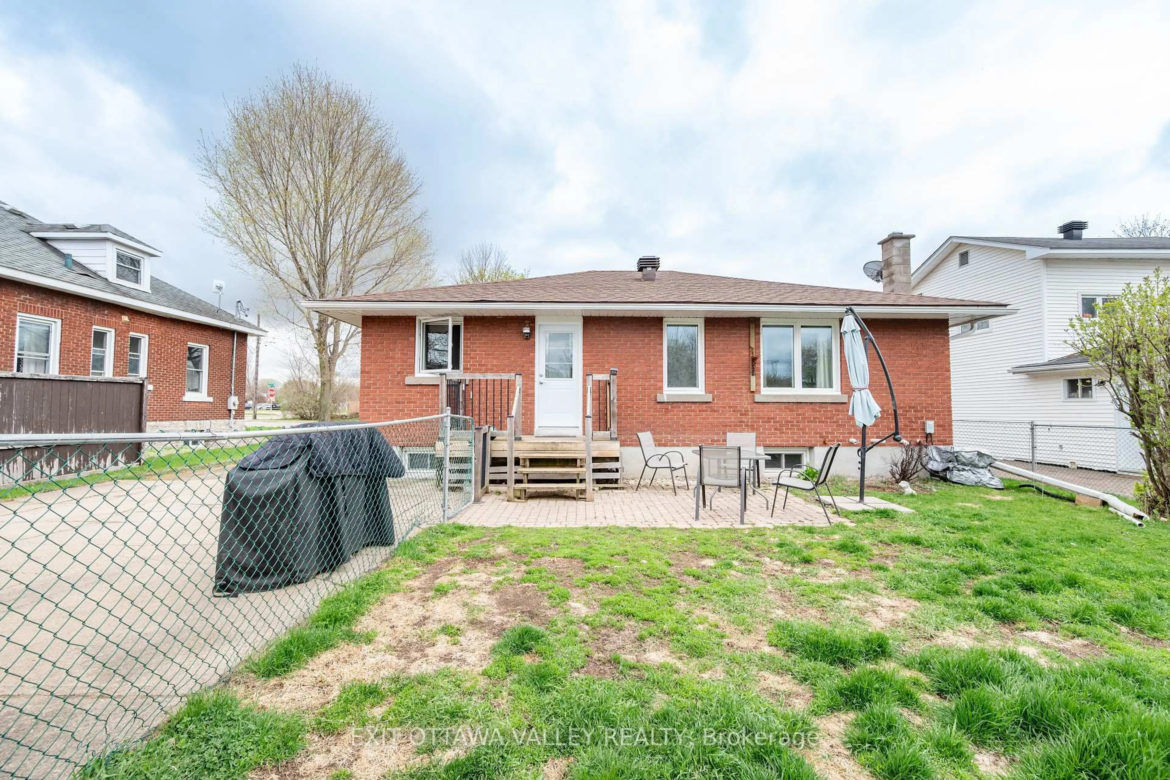 Home with brick exterior material, street for 351 Metcalfe St, Pembroke Ontario K8A 2W1