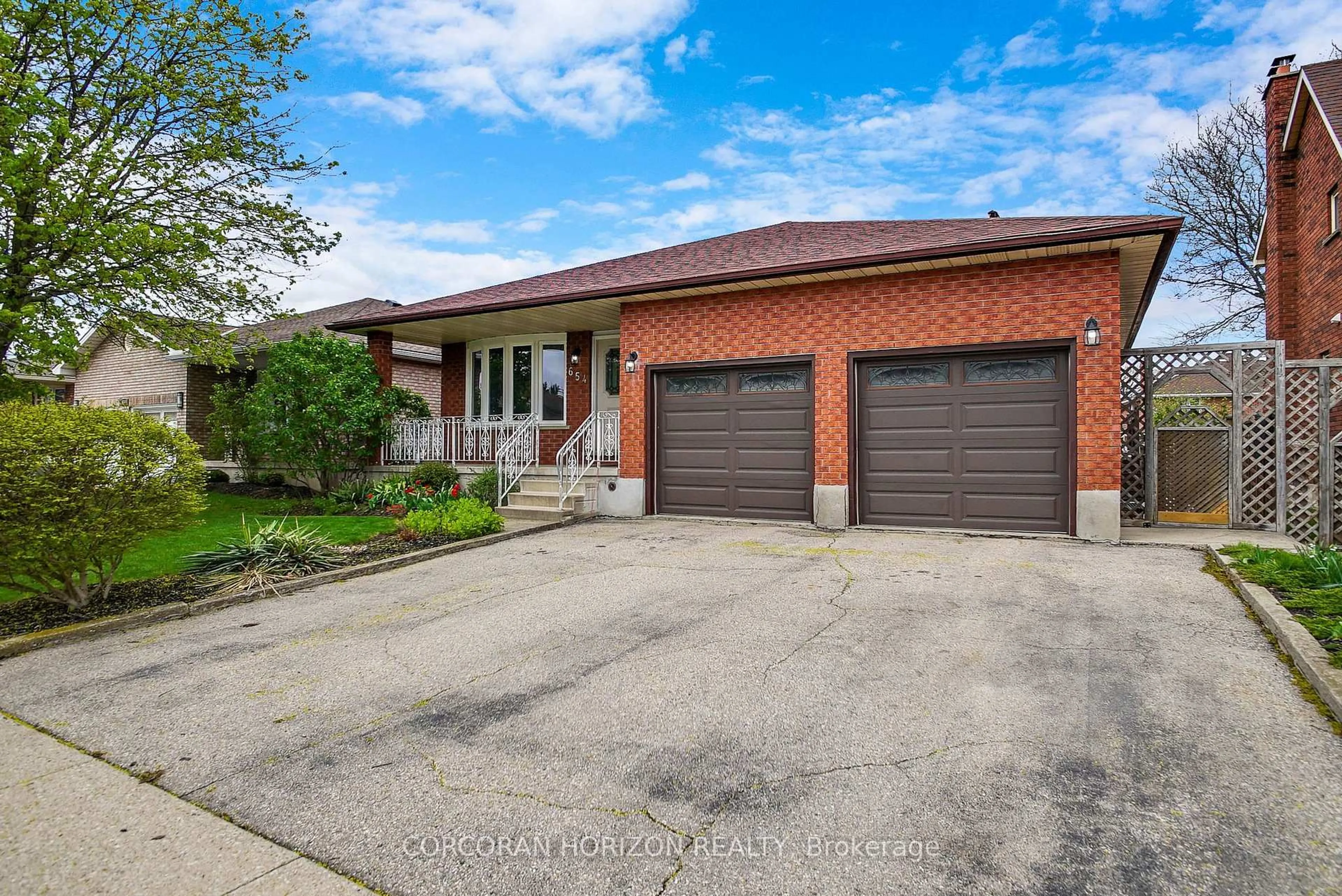 Home with brick exterior material, street for 654 Champlain Blvd, Cambridge Ontario N1R 7Z7