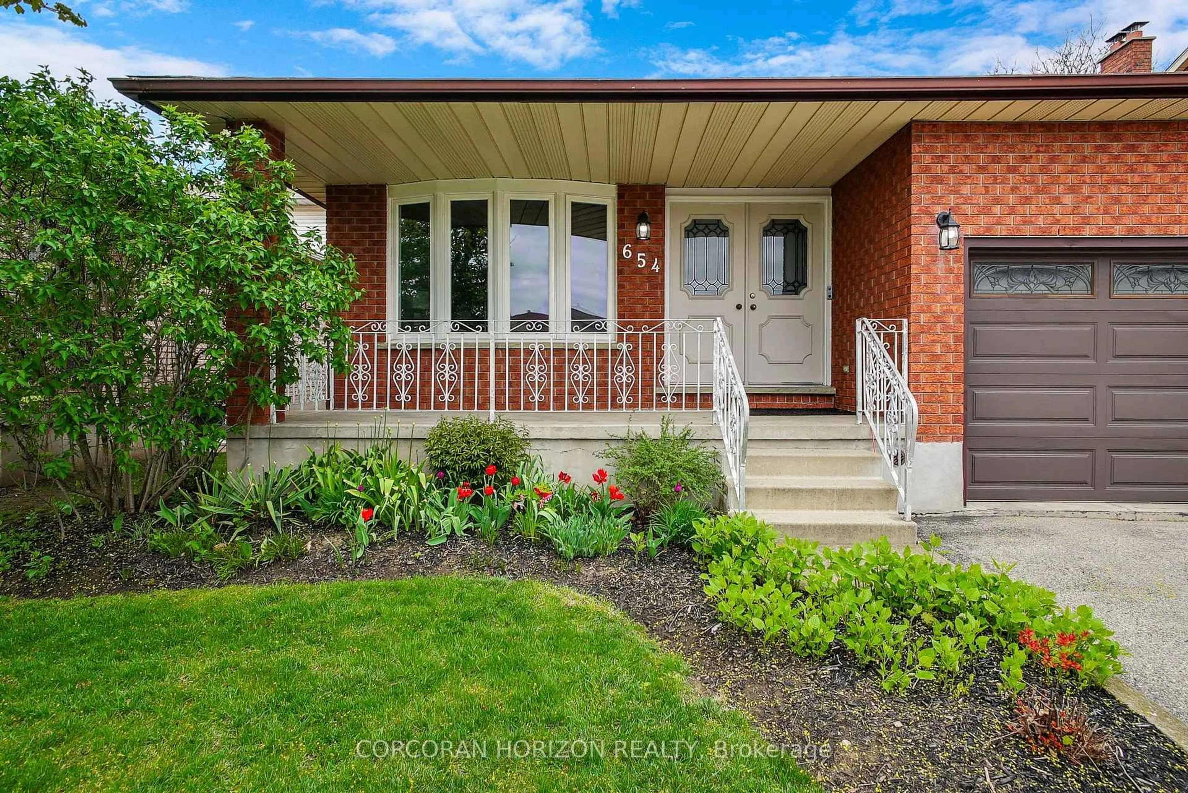 Home with brick exterior material, street for 654 Champlain Blvd, Cambridge Ontario N1R 7Z7