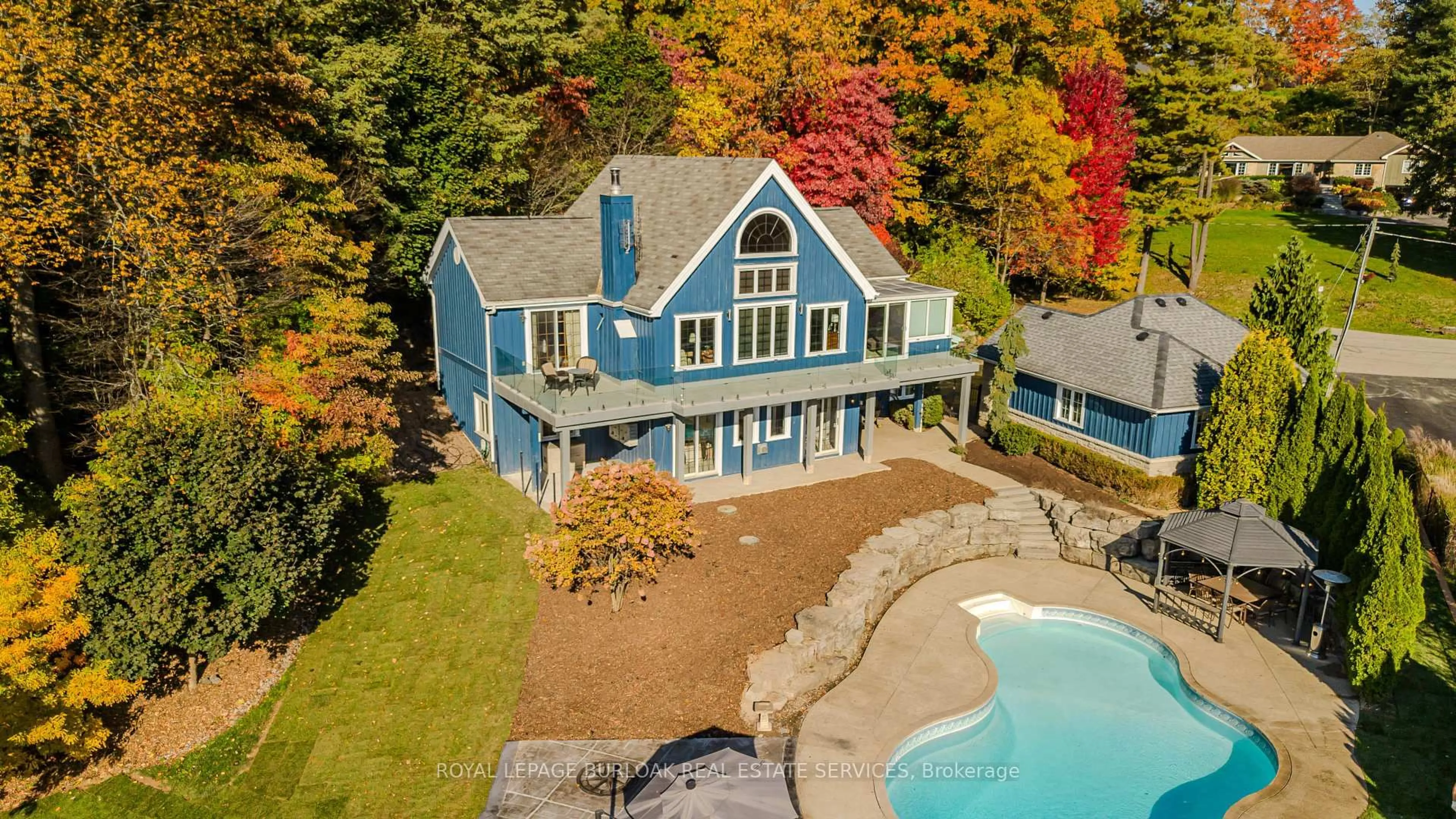 A pic from outside/outdoor area/front of a property/back of a property/a pic from drone, water/lake/river/ocean view for 172 Hillcrest Ave, Hamilton Ontario L9H 4Y3