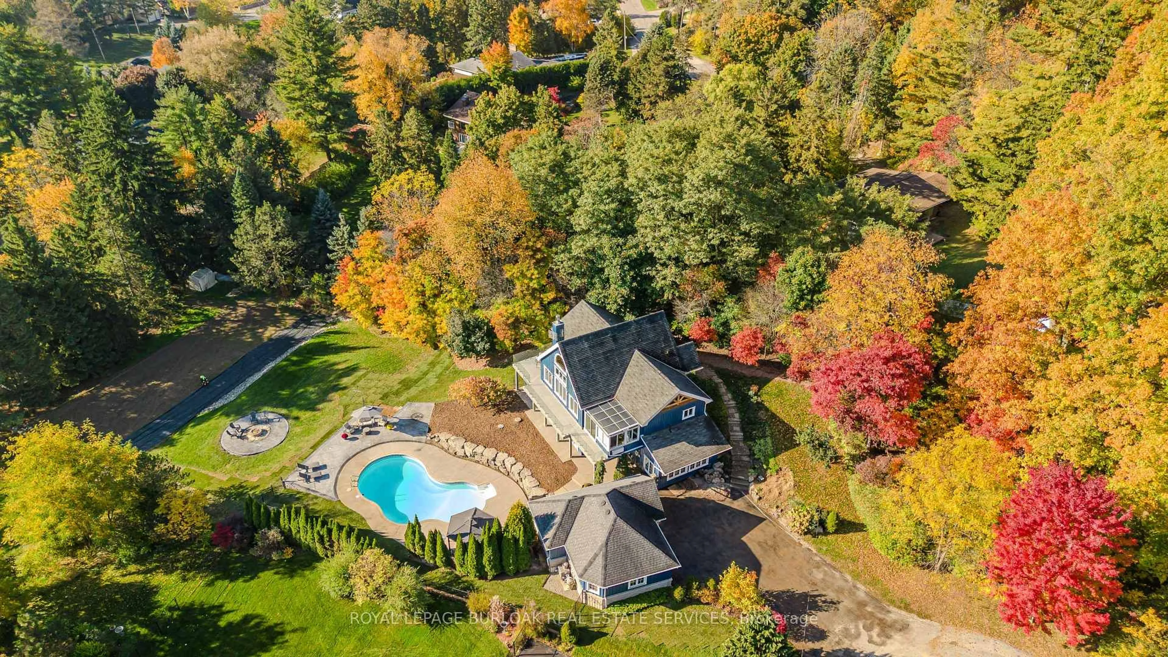 A pic from outside/outdoor area/front of a property/back of a property/a pic from drone, water/lake/river/ocean view for 172 Hillcrest Ave, Hamilton Ontario L9H 4Y3