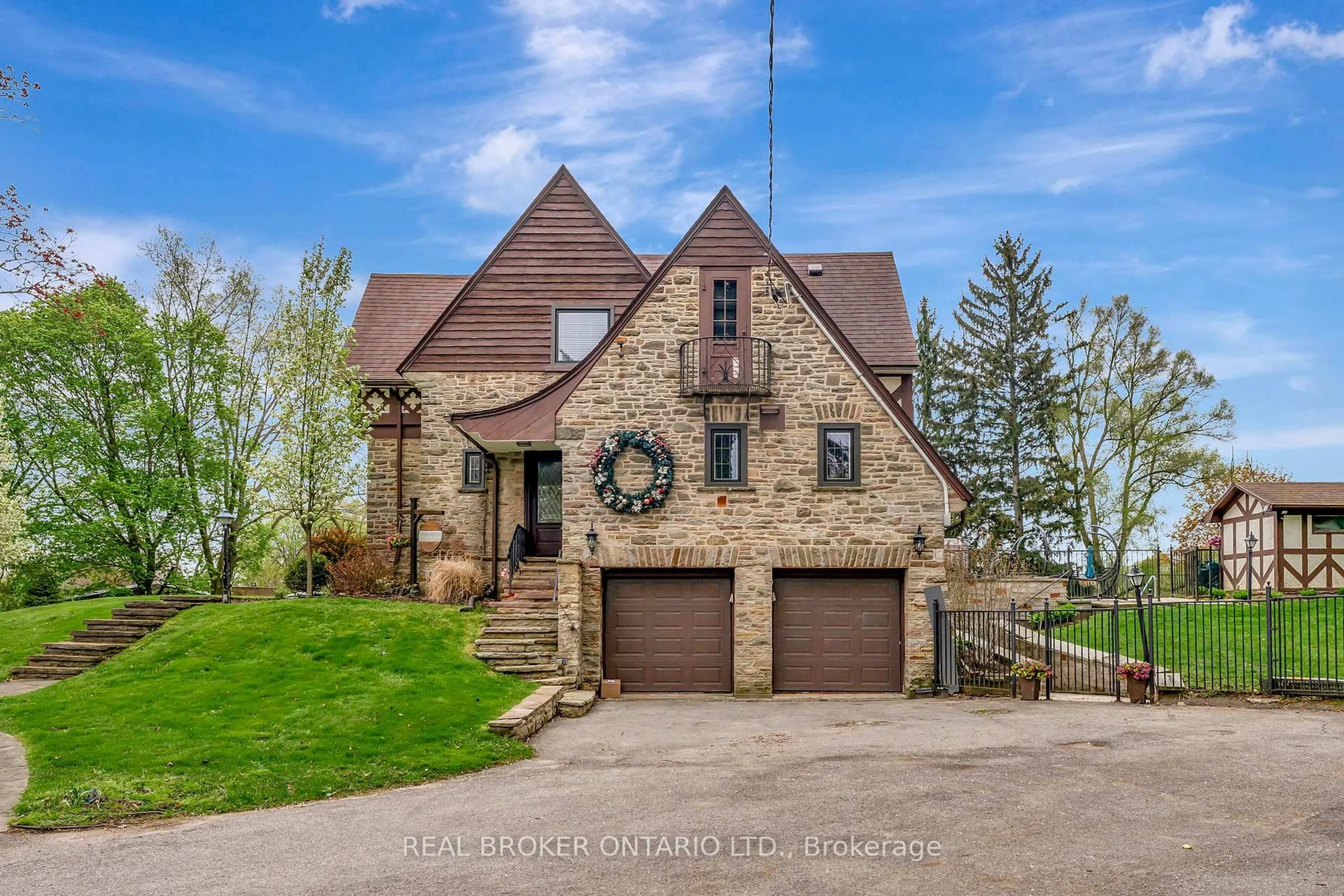 Home with brick exterior material, unknown for 26 Evergreen Hill Rd, Norfolk Ontario N3Y 1B8