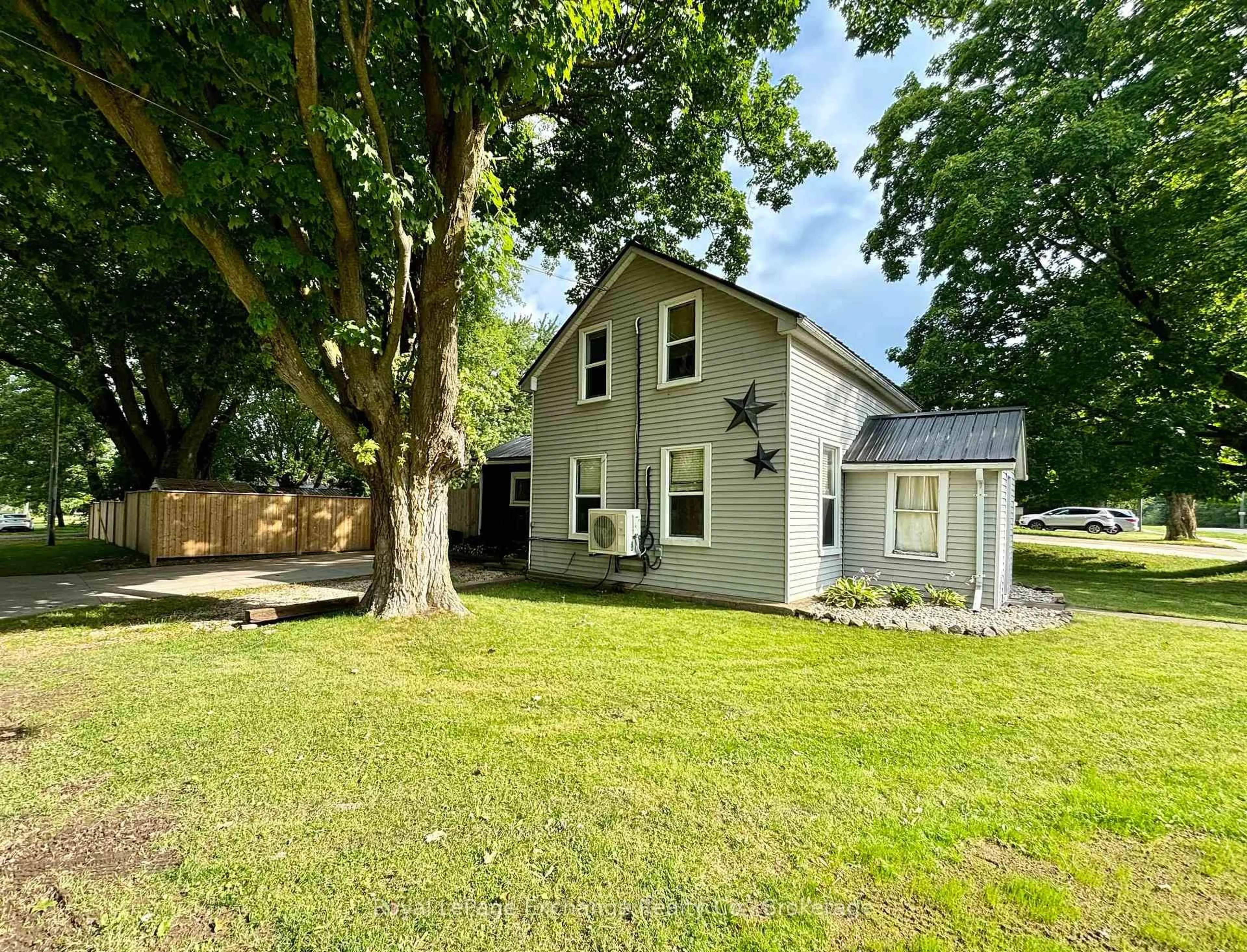 A pic from outside/outdoor area/front of a property/back of a property/a pic from drone, street for 59 KING St, Kincardine Ontario N0G 2T0