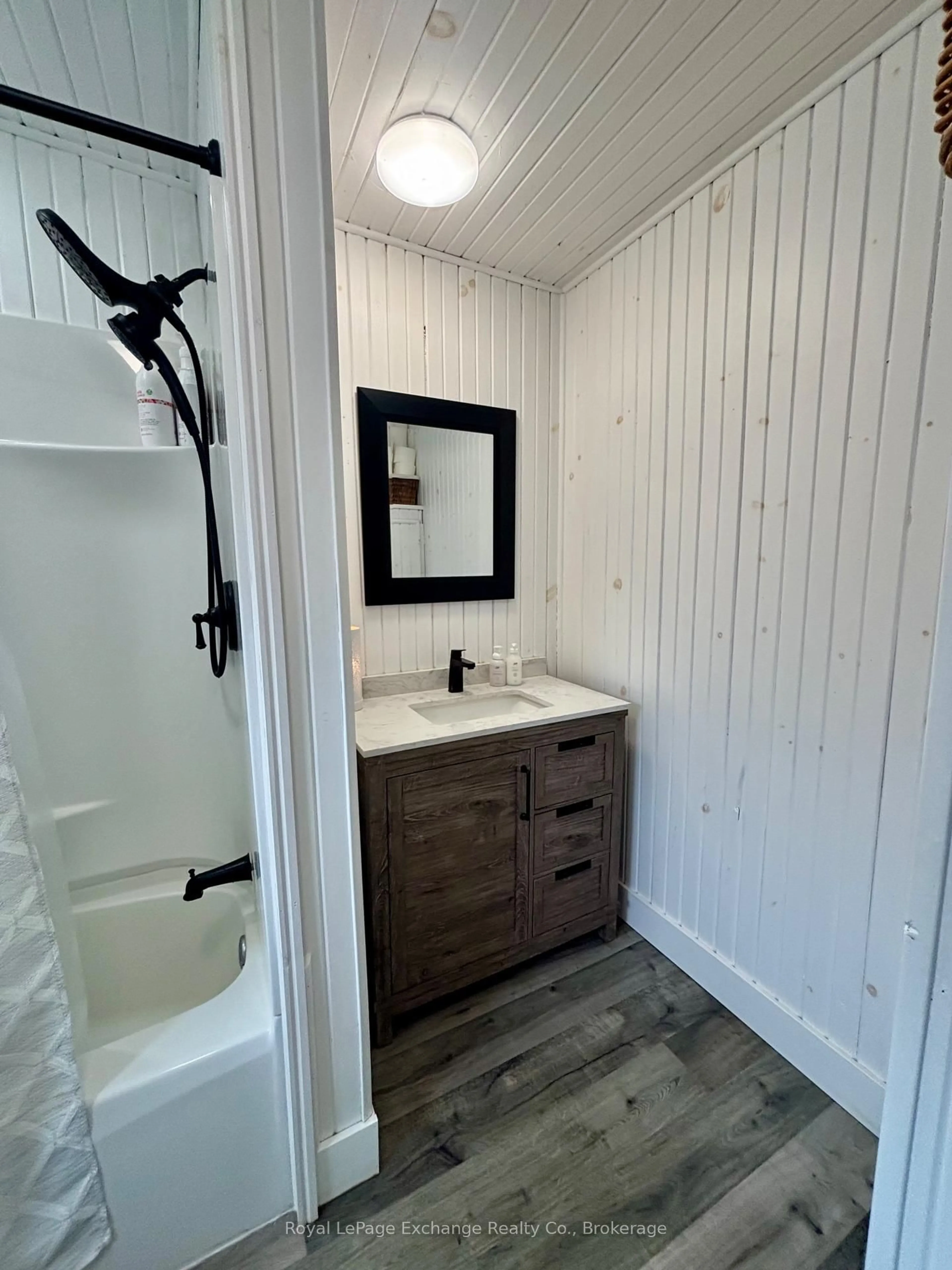 Contemporary bathroom, unknown for 59 KING St, Kincardine Ontario N0G 2T0