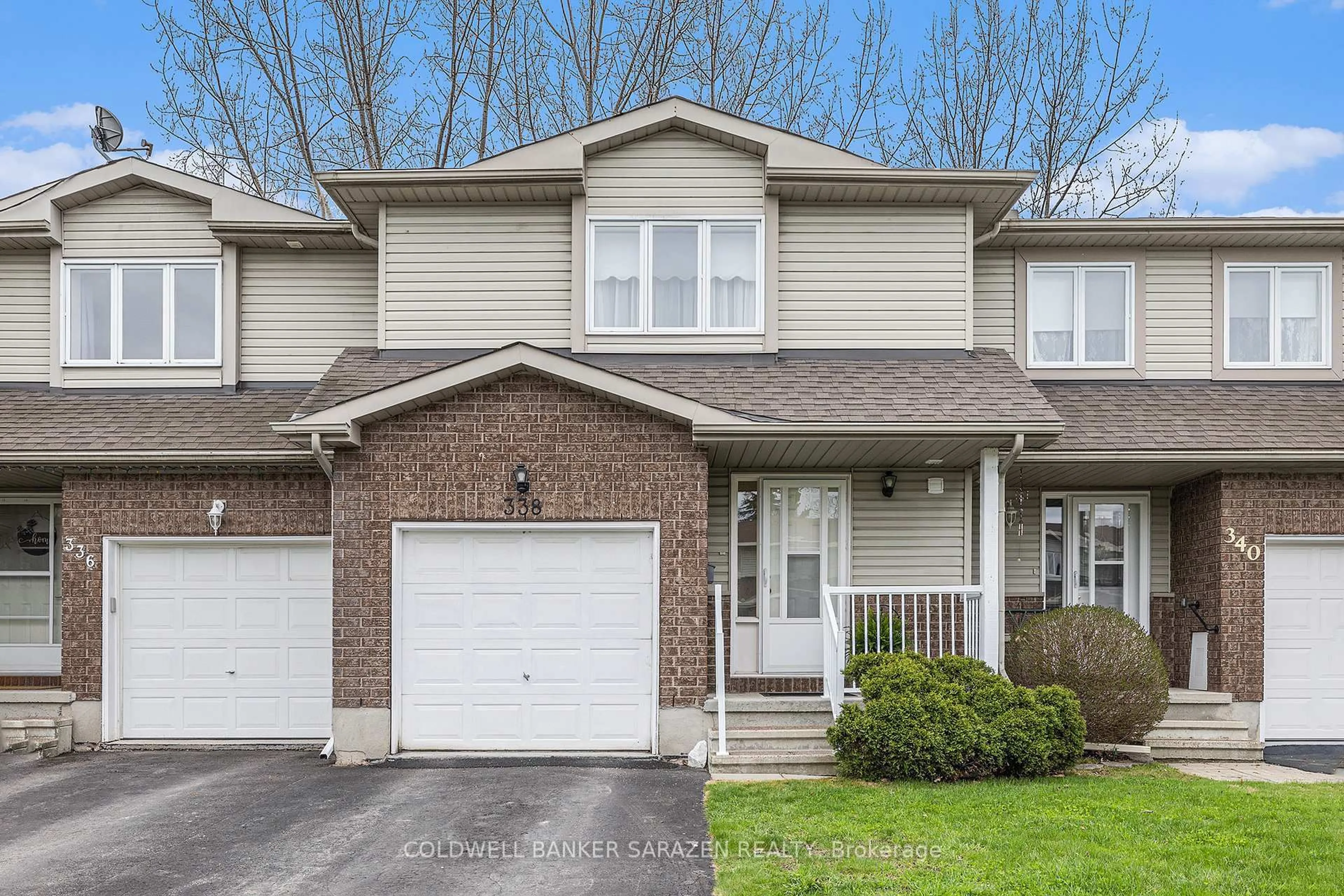 Home with vinyl exterior material, street for 338 Fairbrooke Crt, Arnprior Ontario K7S 0E6