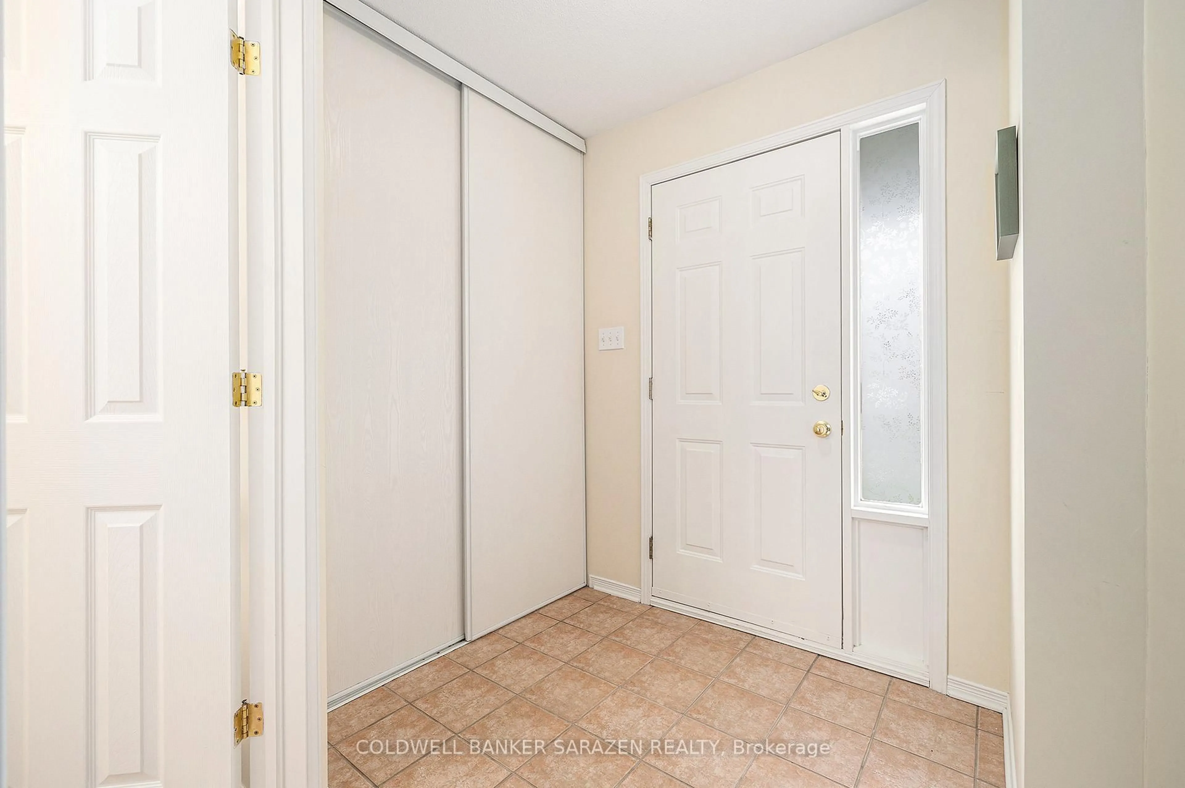 Indoor entryway for 338 Fairbrooke Crt, Arnprior Ontario K7S 0E6