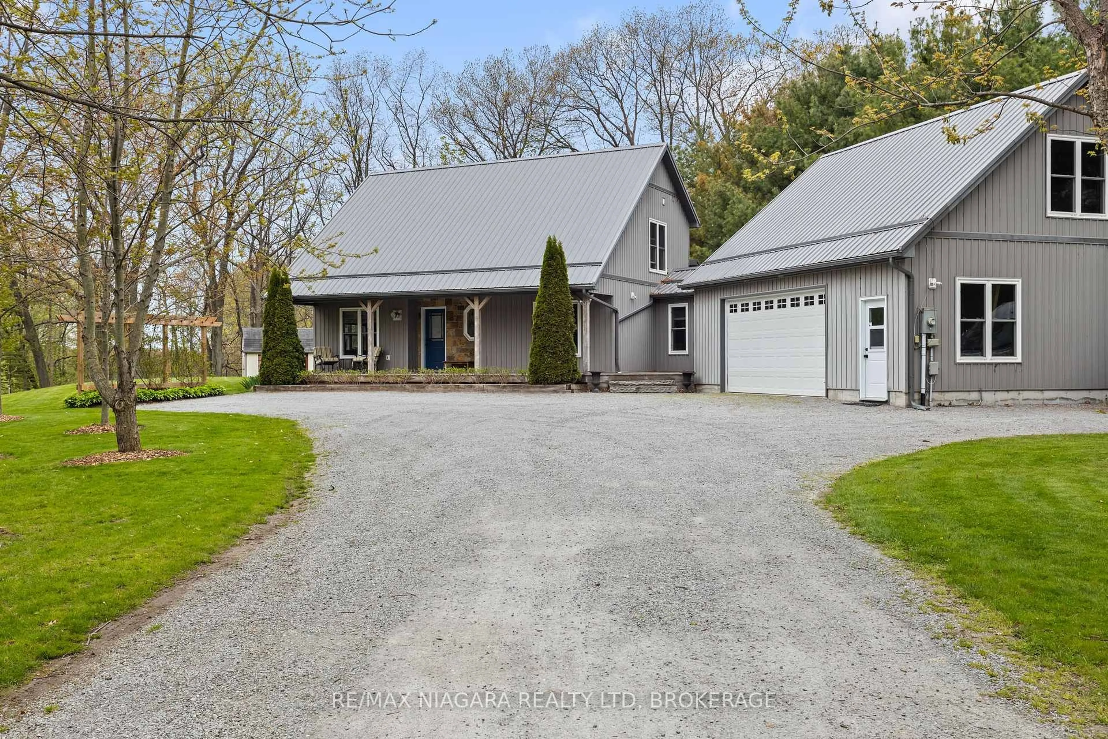 A pic from outside/outdoor area/front of a property/back of a property/a pic from drone, street for 1382 MCNAB Rd, Niagara-on-the-Lake Ontario L0S 1J0