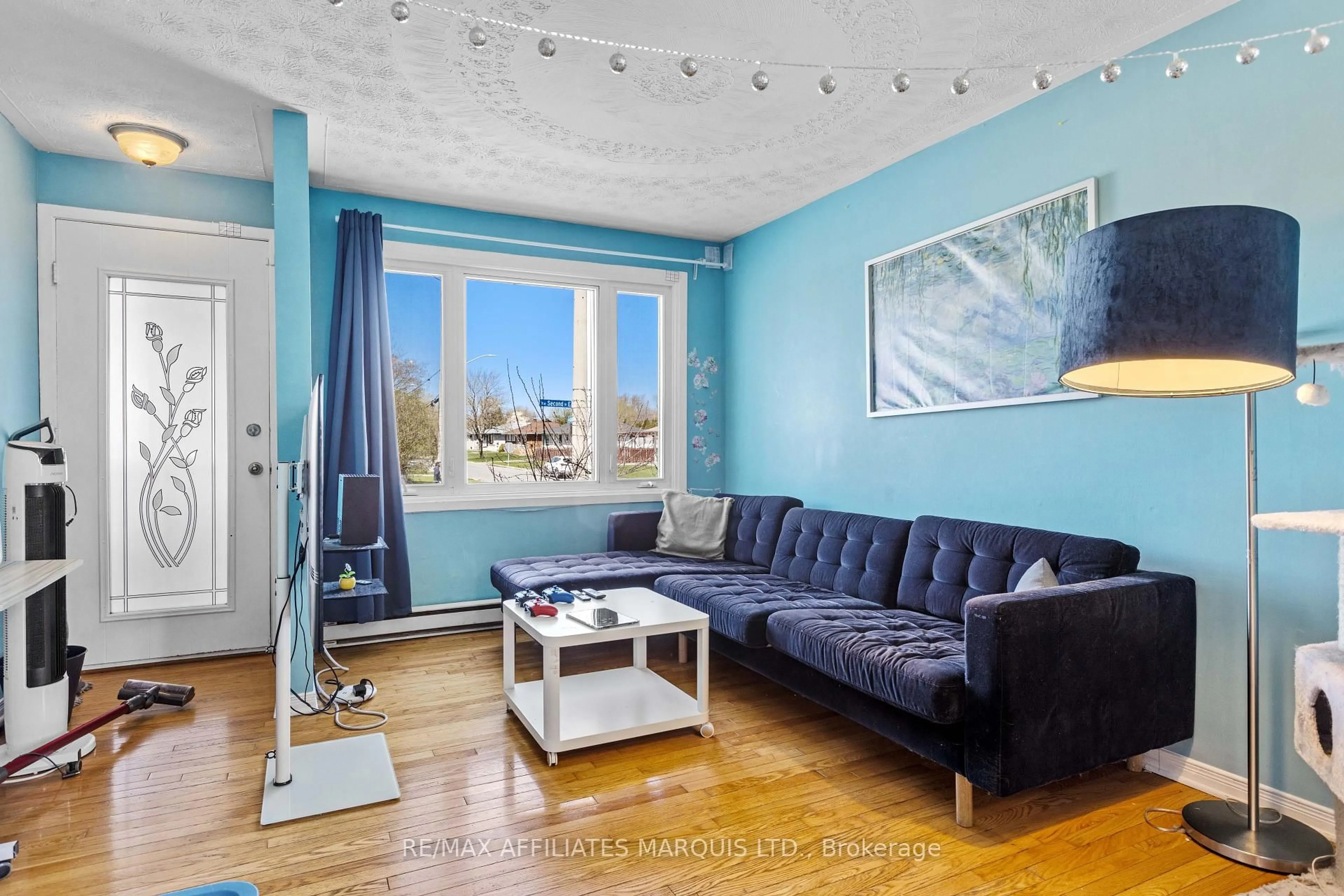 Living room with furniture, wood/laminate floor for 1409 SECOND St, Cornwall Ontario K6H 2B6