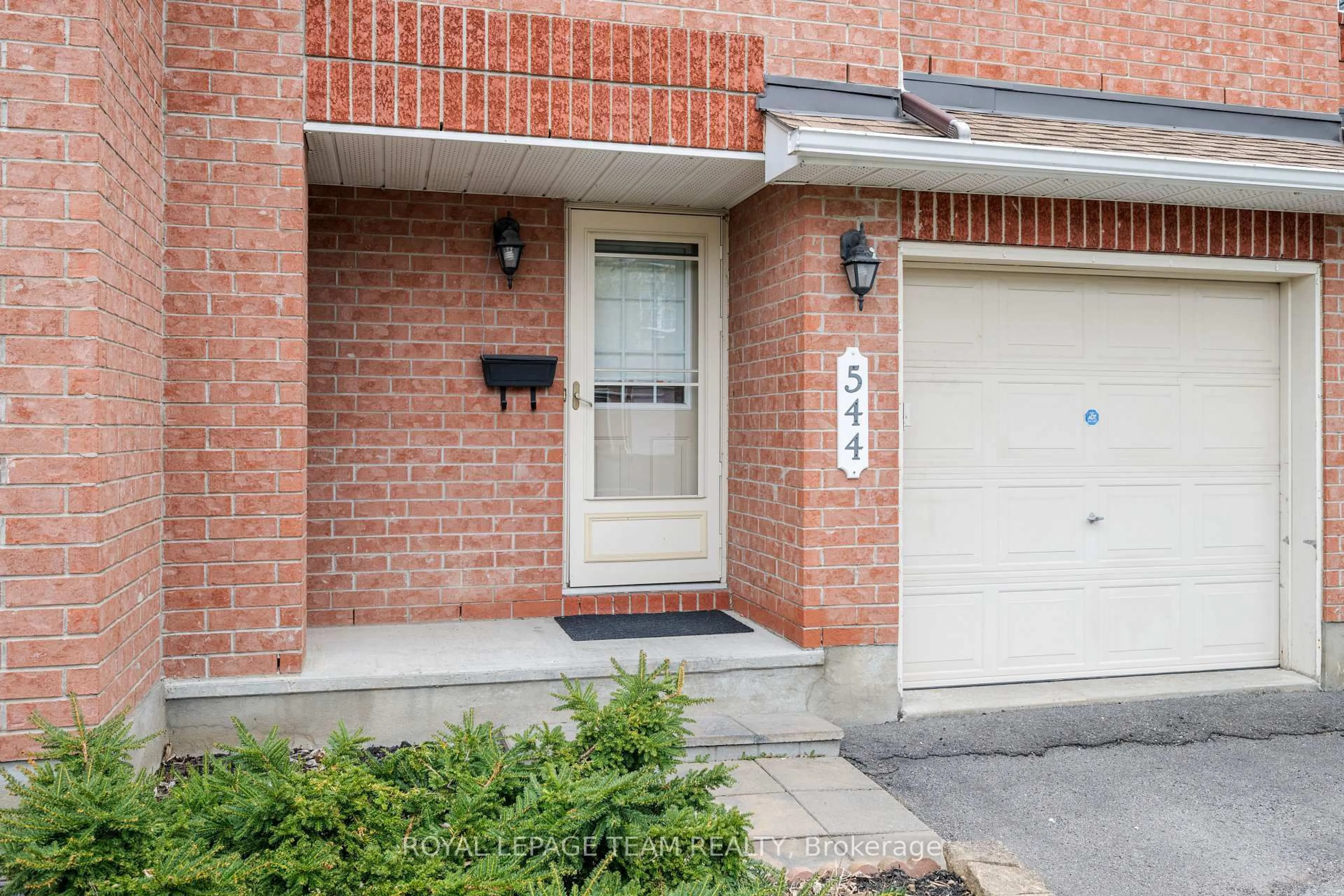 Home with brick exterior material, street for 544 Renaissance Dr, Ottawa Ontario K4A 4E8